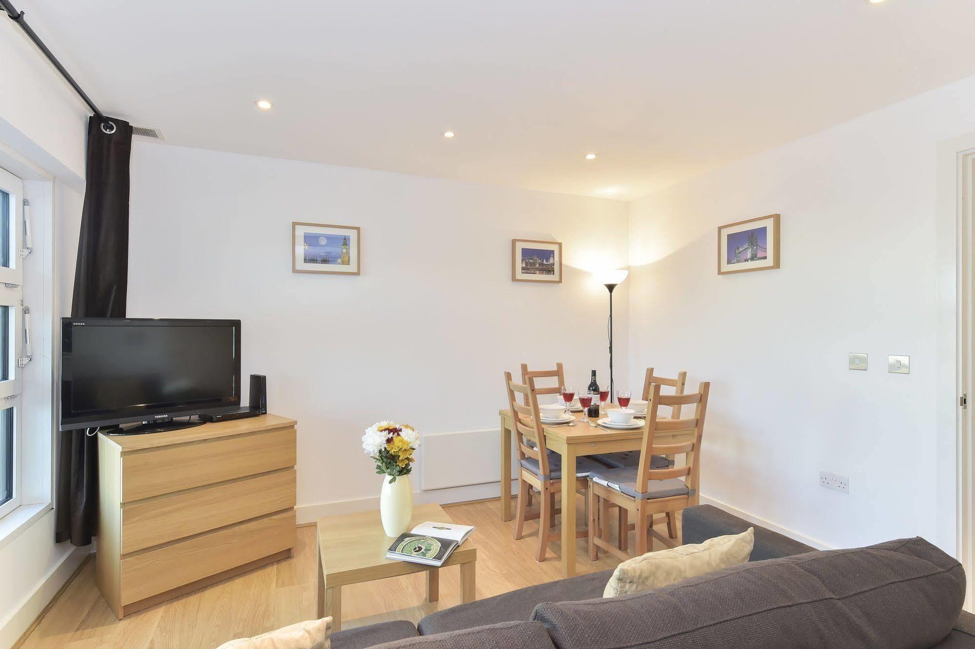 Apartment Beautiful 4-bedroom Flat In Bridge/borough! London