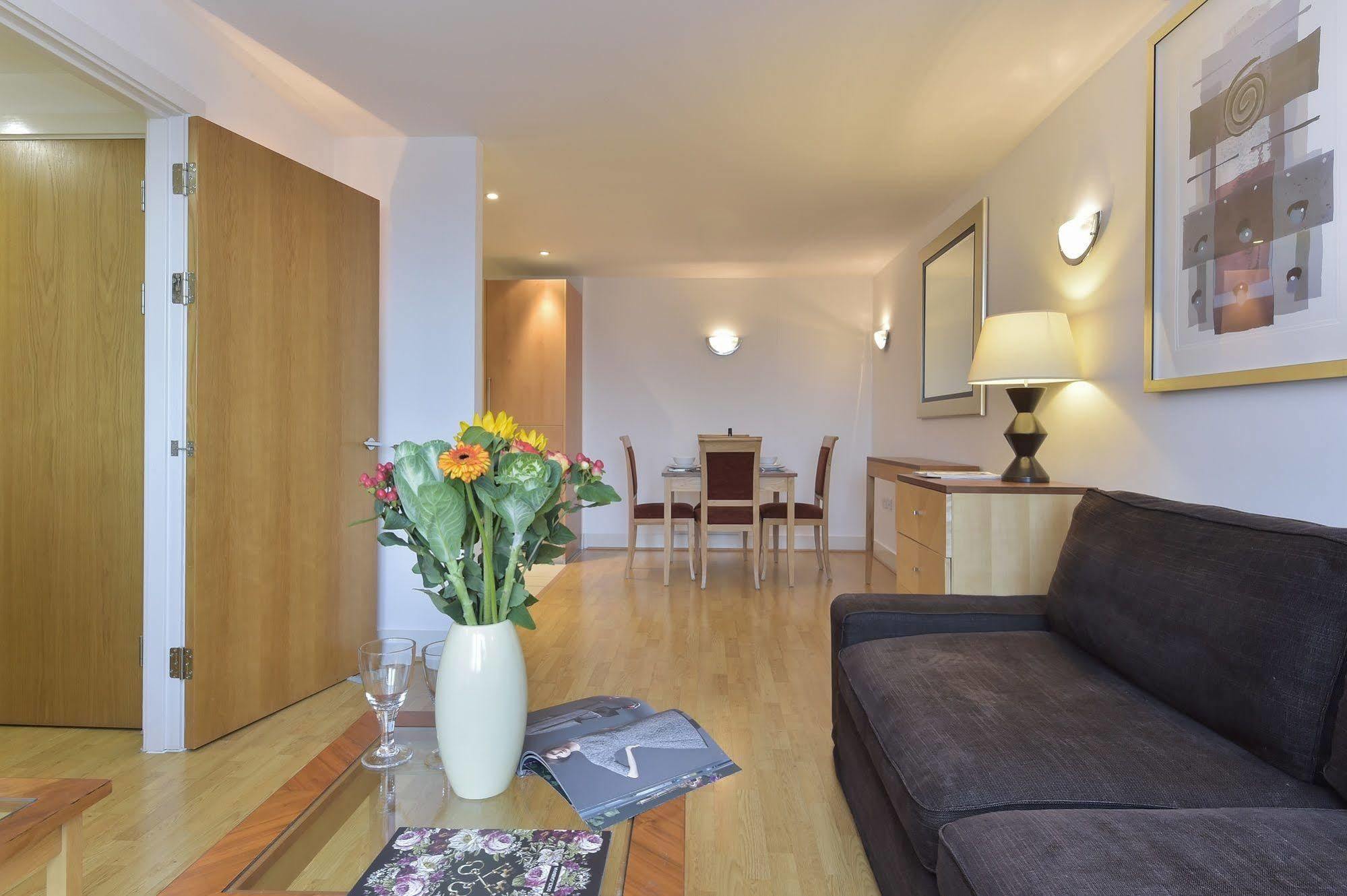 Apartment Beautiful 4-bedroom Flat In Bridge/borough! *
