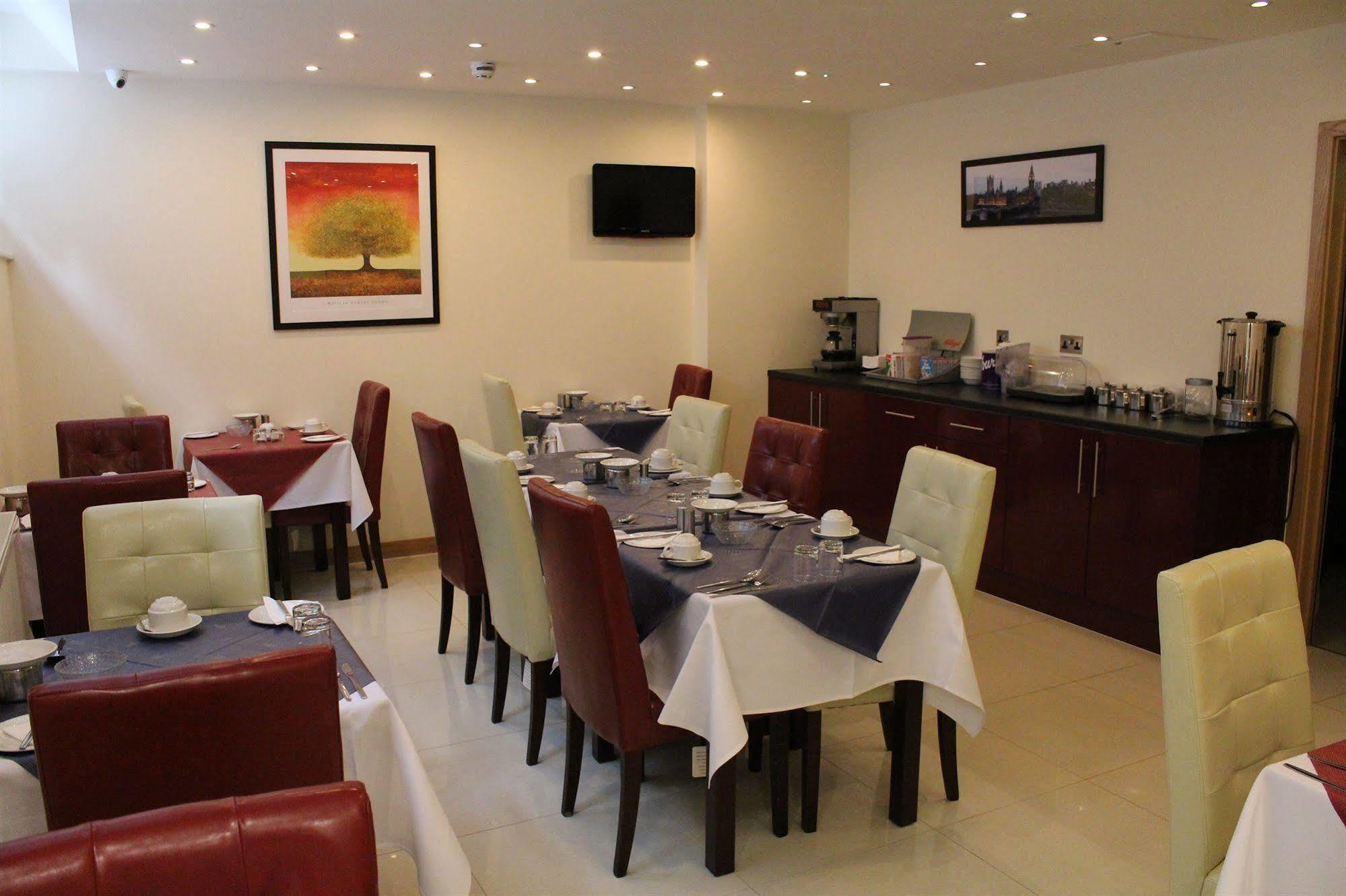 Hotel Regency Parkside 4*