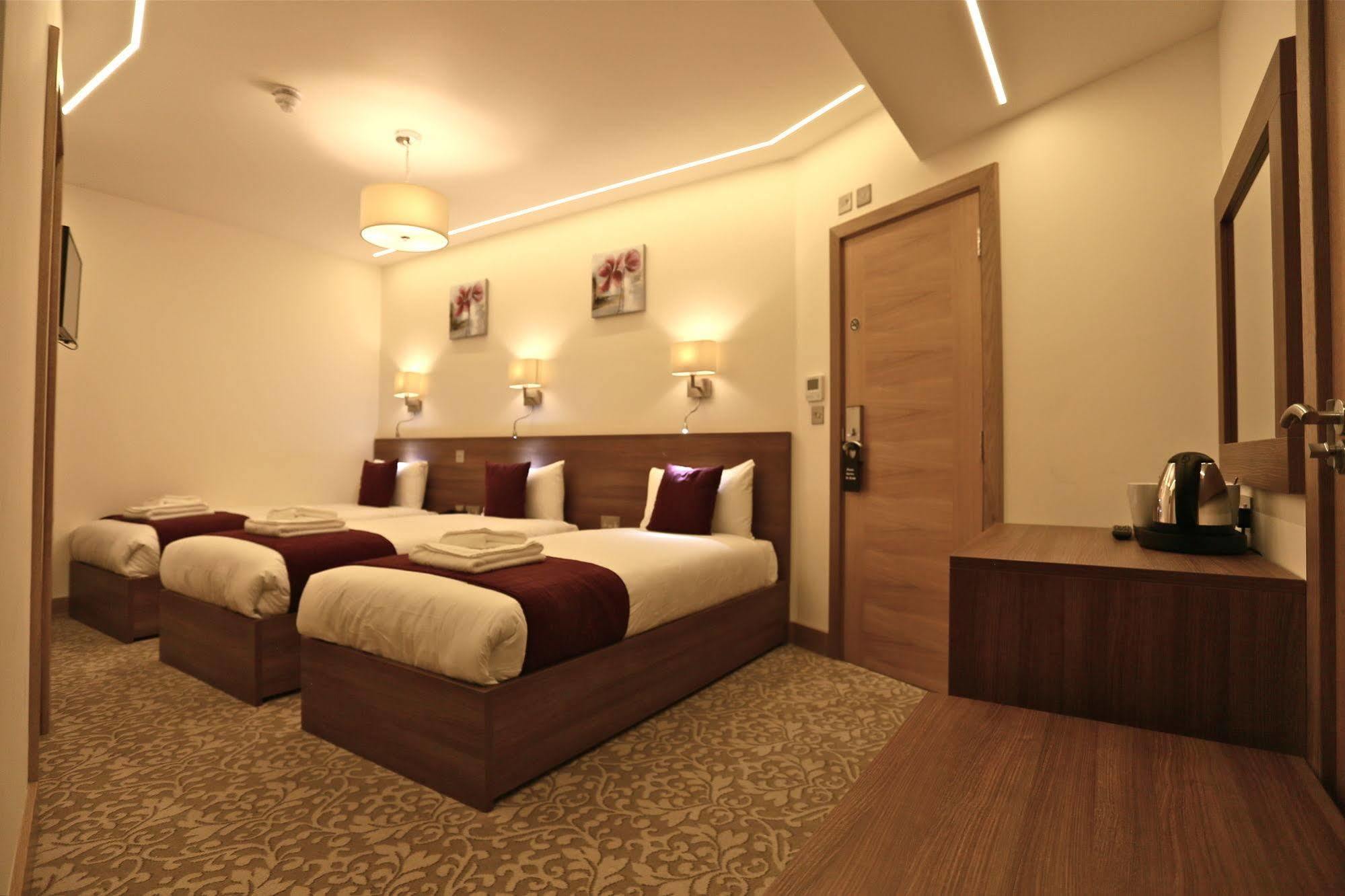 Kings Hotel London