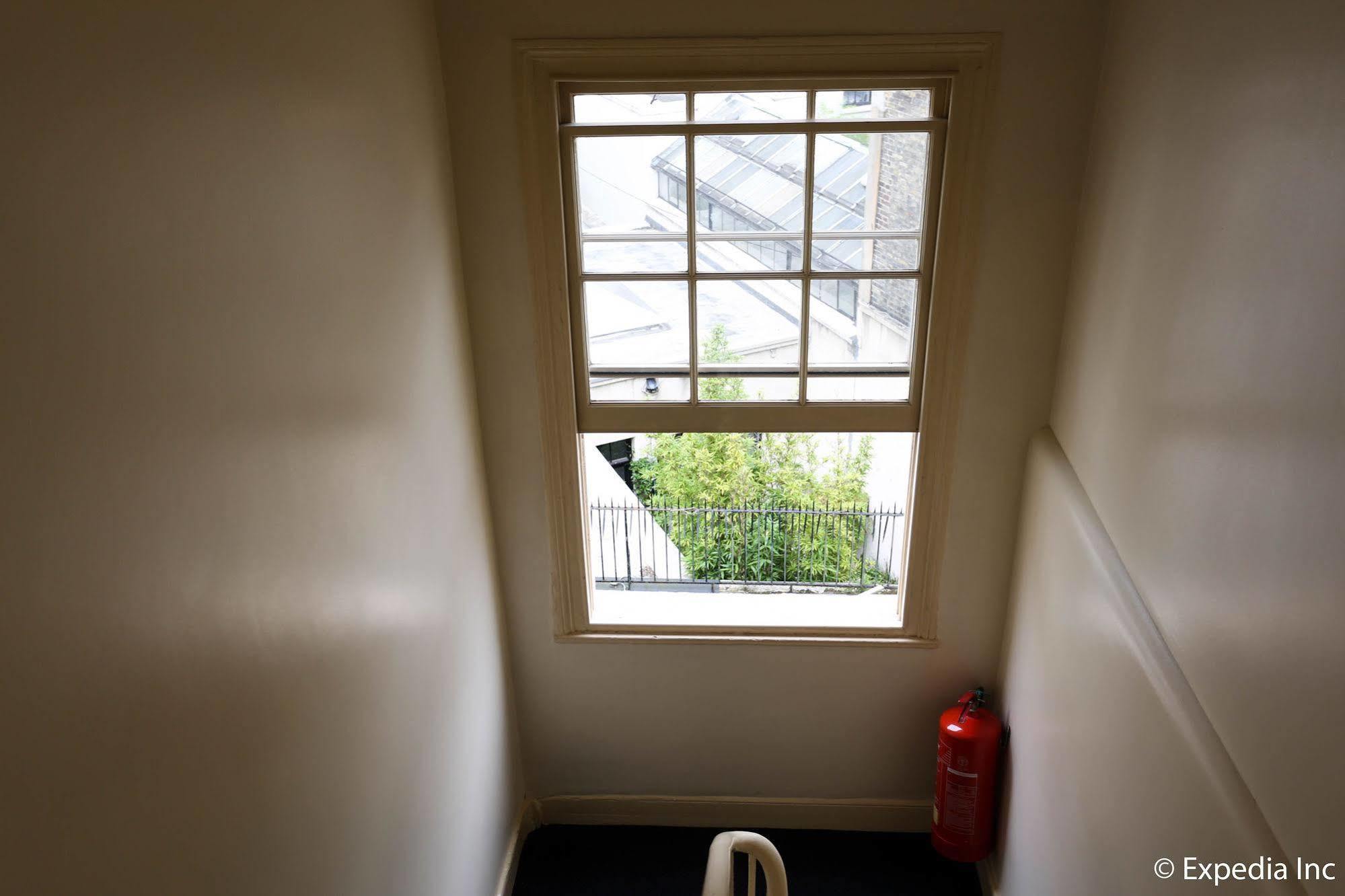 Guest house Colliers London
