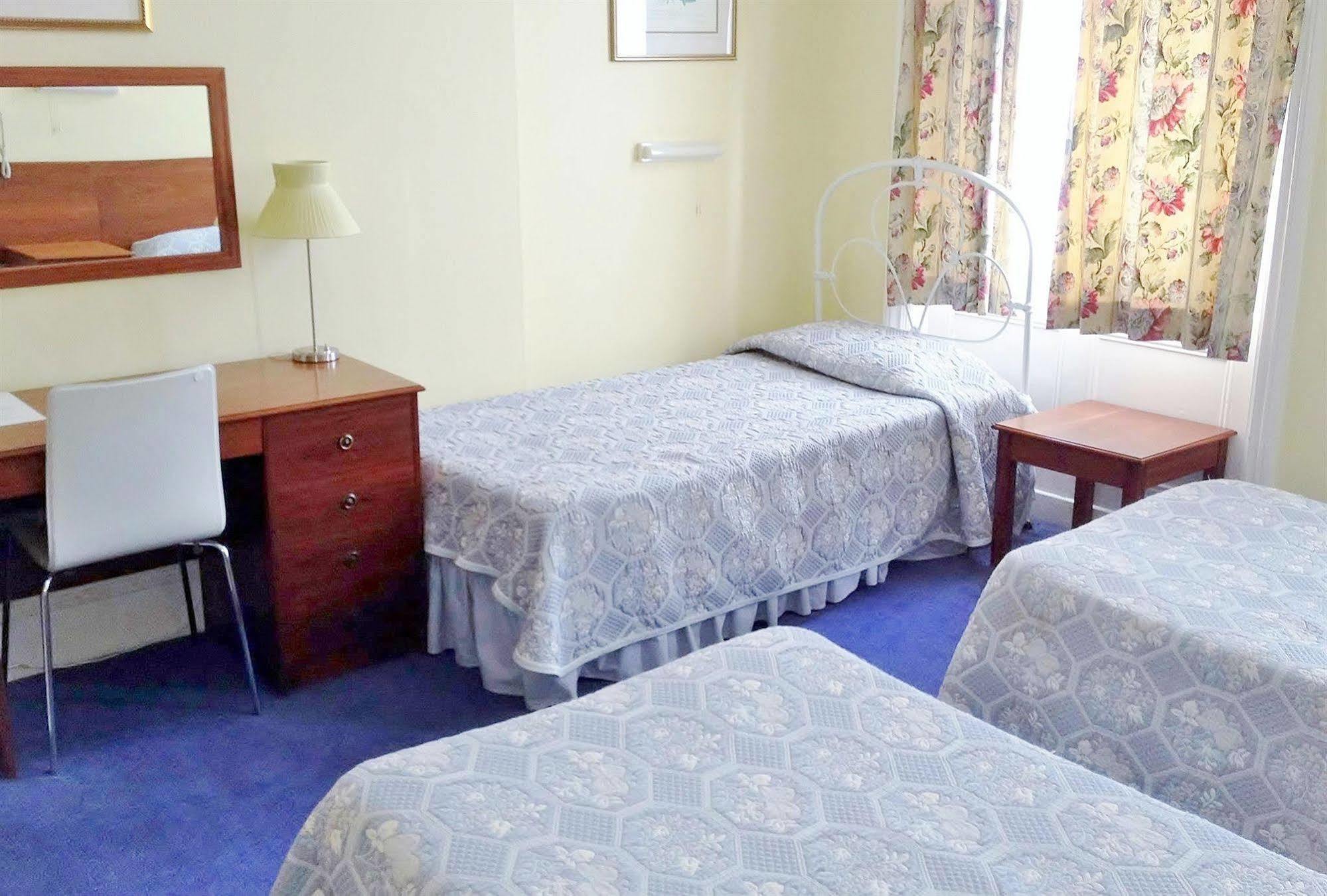 Hotel Merlyn Court 2*