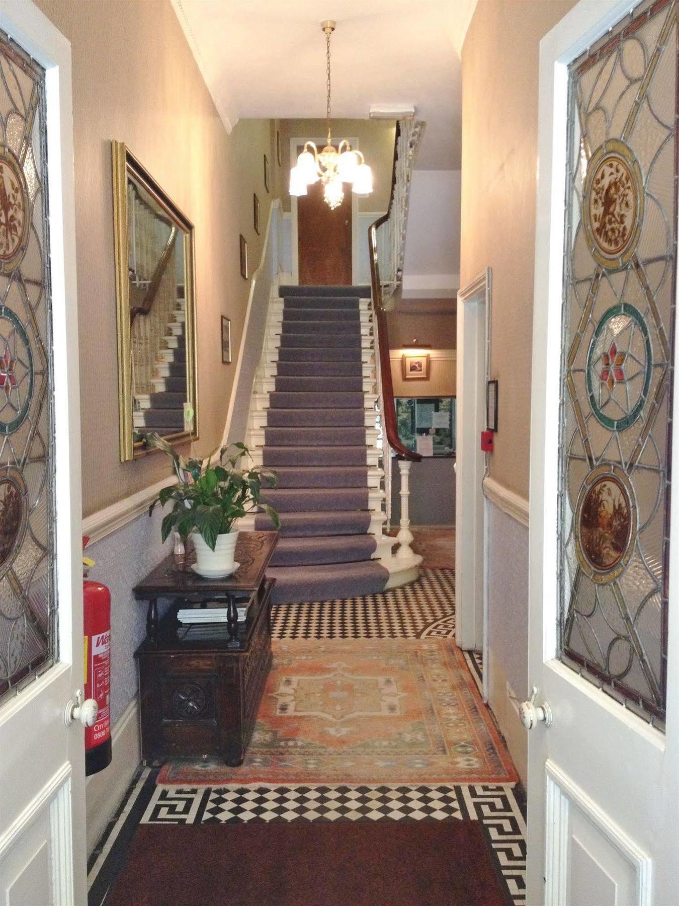 Merlyn Court Hotel