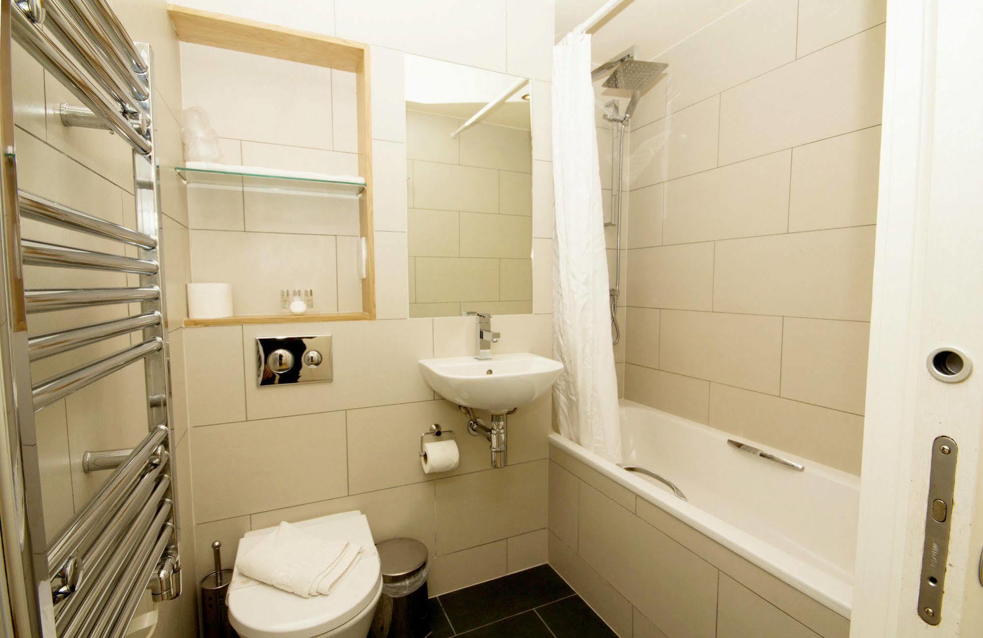 Finsbury Serviced Apartahotel 4*