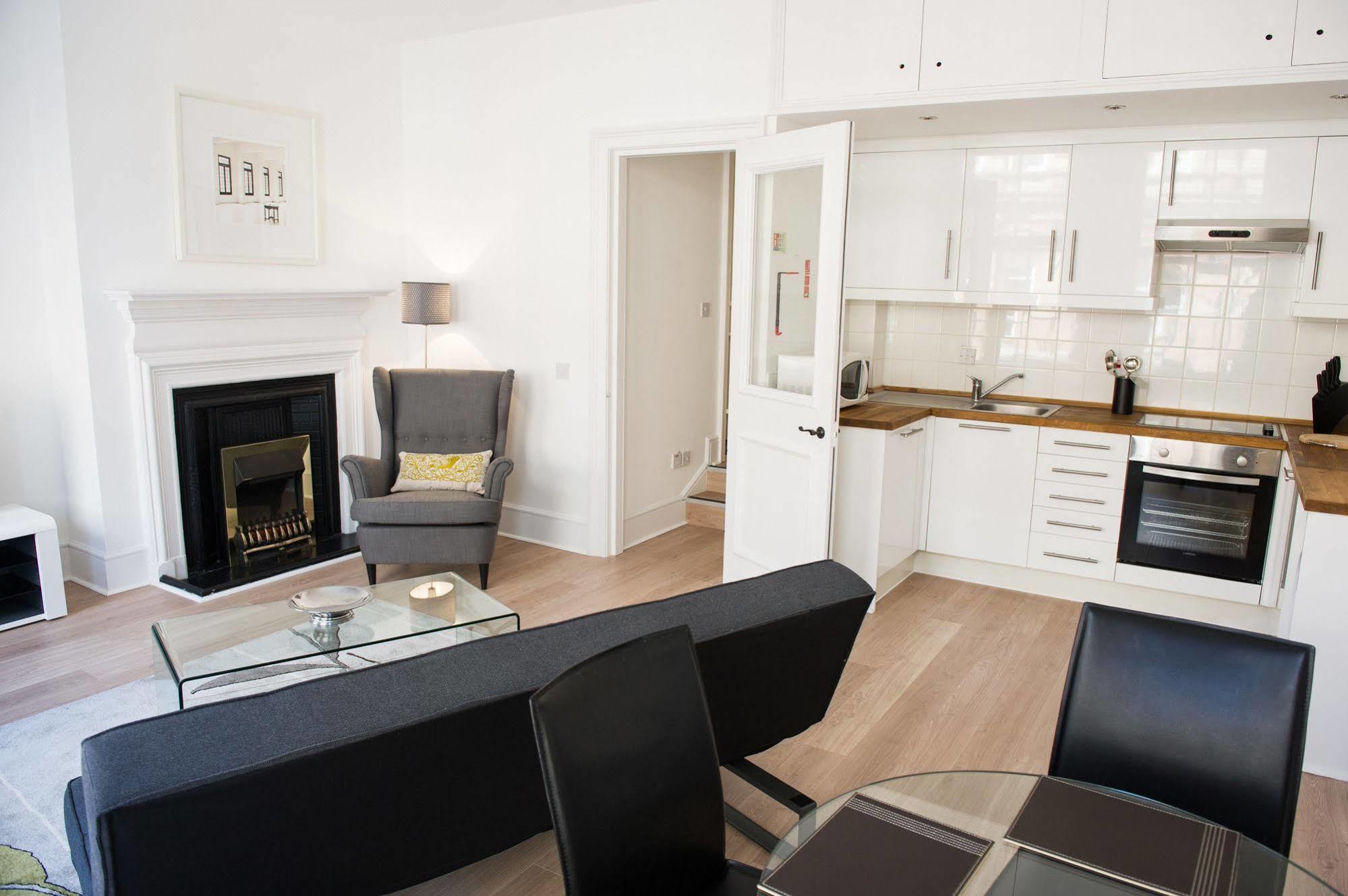 West End One Apartment *