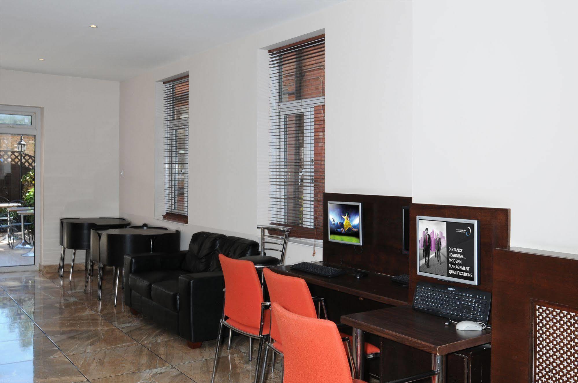 Hostel Abercorn House