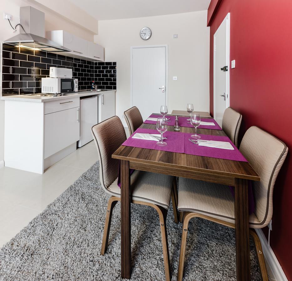 Commercial House Aparthotel