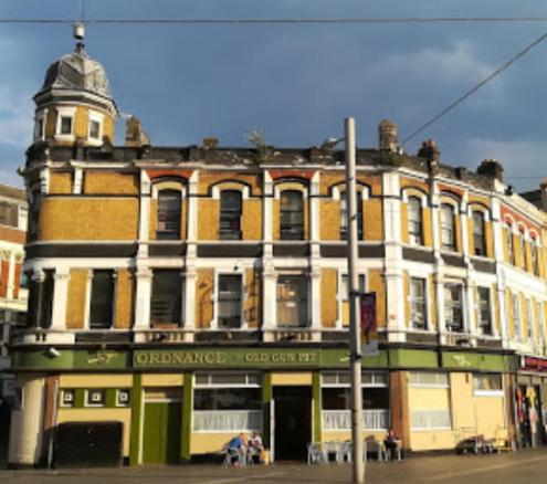 Ordnance Hostal
