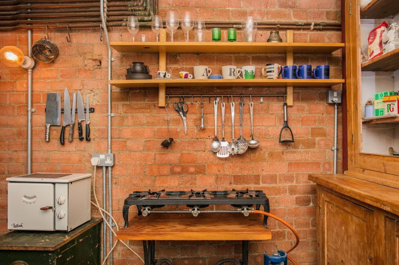 Apartment 1000+ Square Foot Loft In Former Factory London