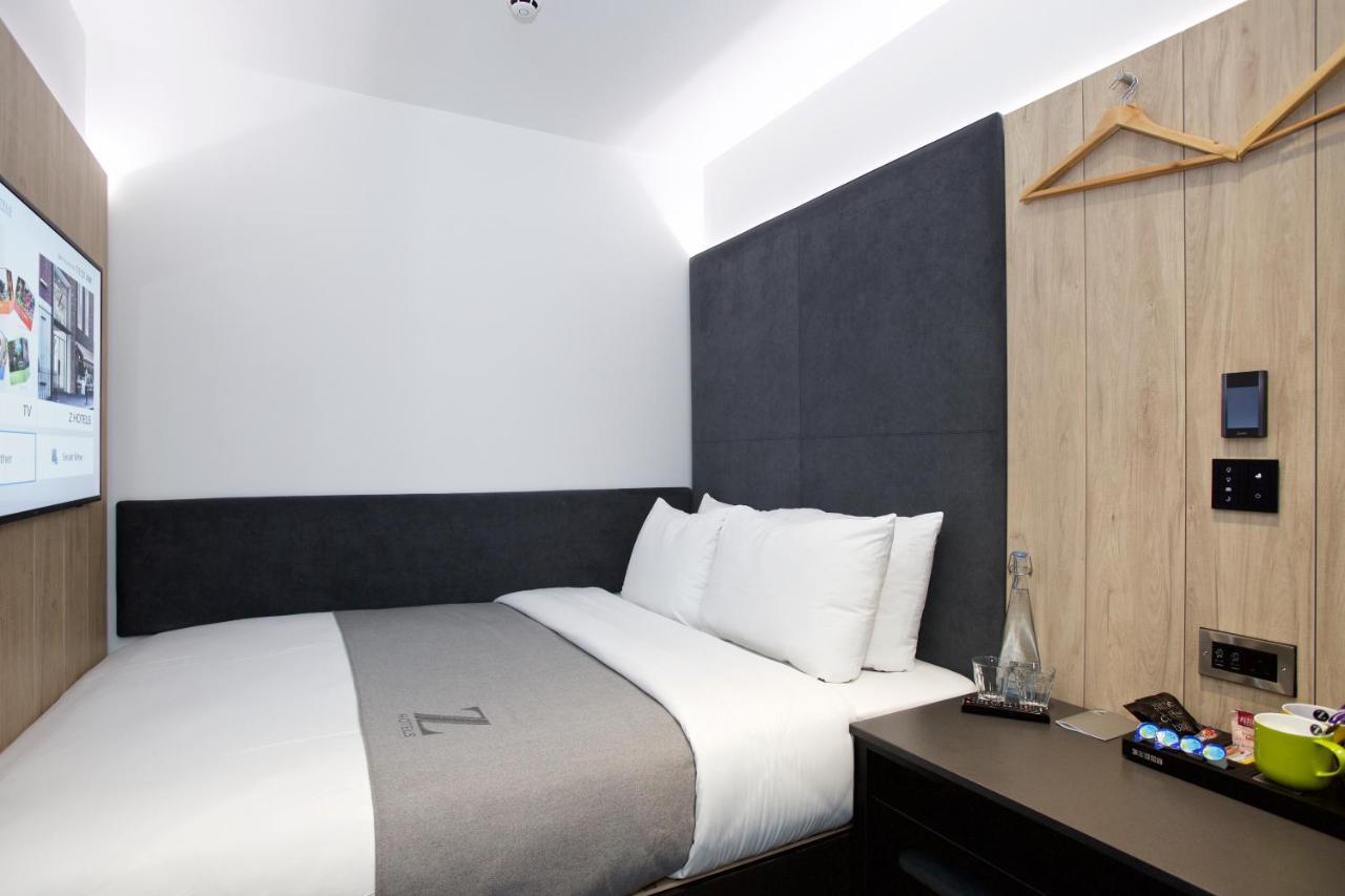 Z Tottenham Court Road 3* London