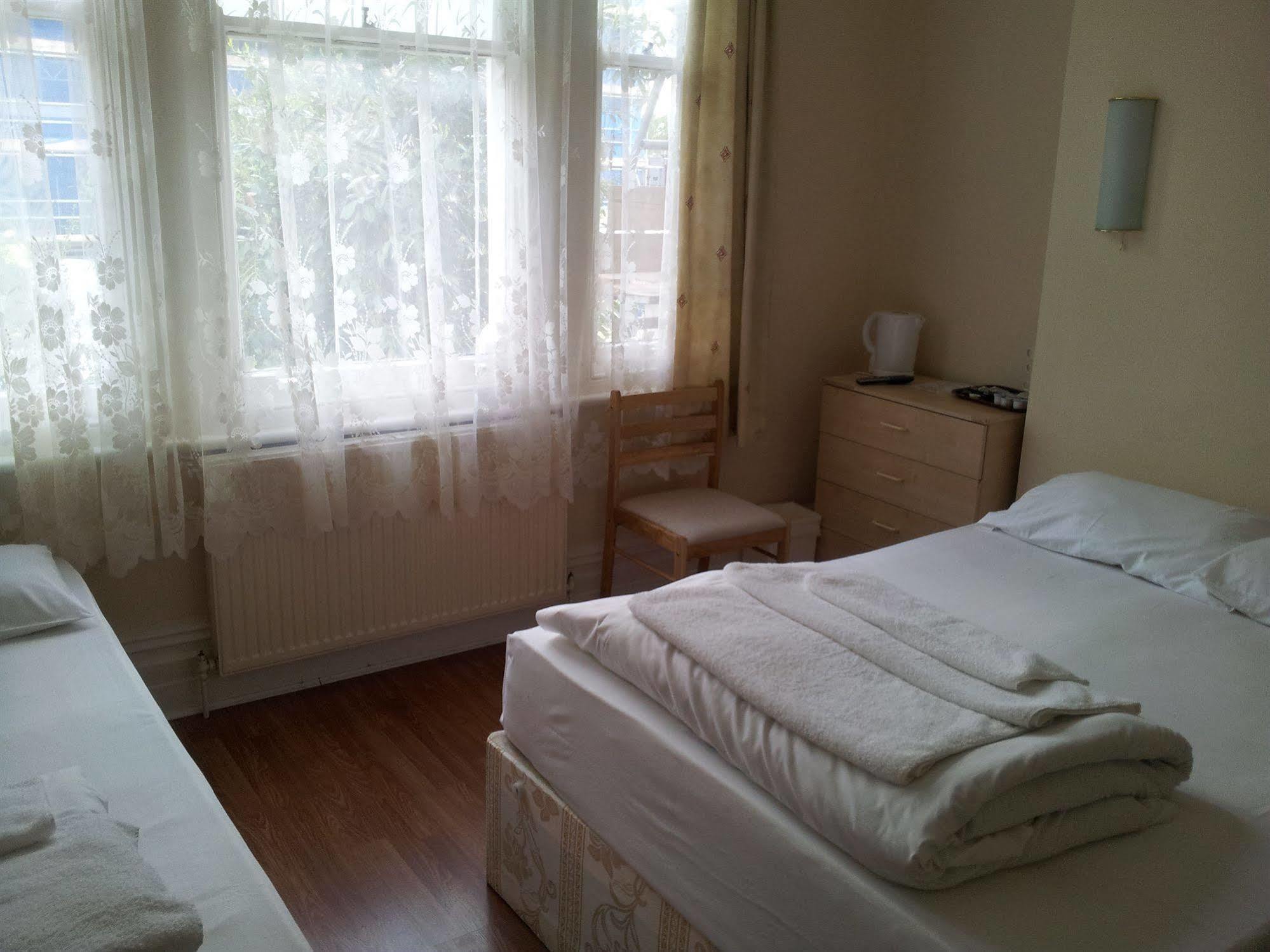 Hotel Queens Drive