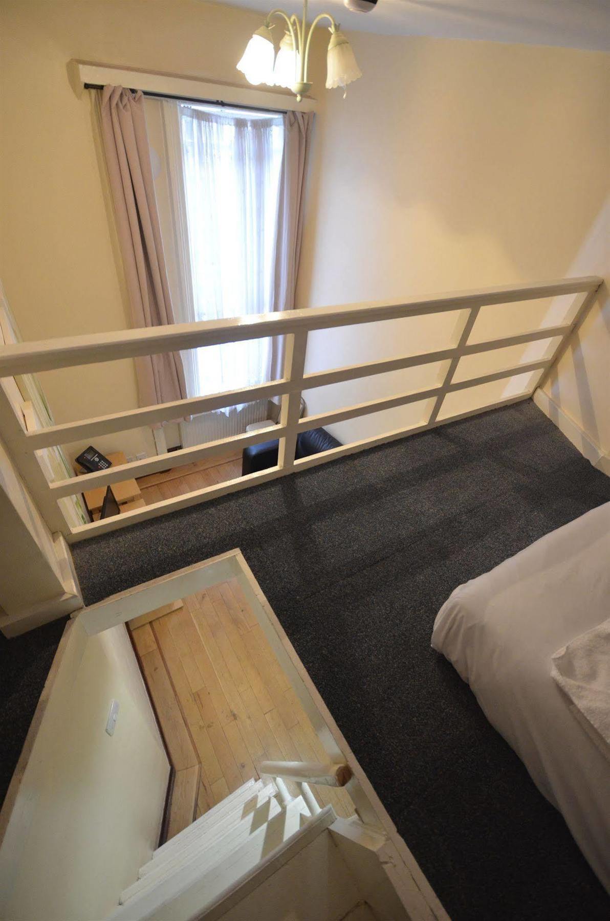 West Brompton 4*
