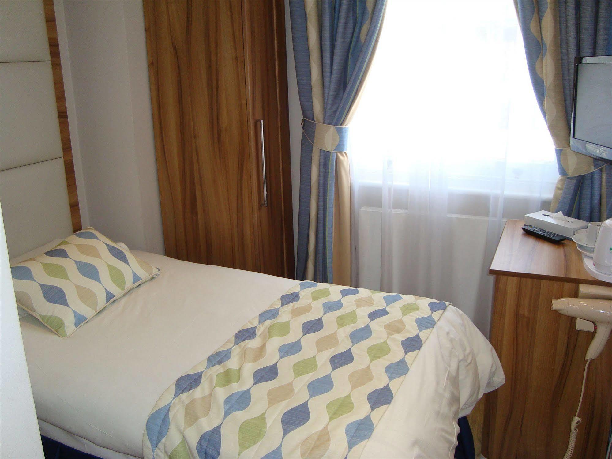 Royal Eagle Hotel 3*