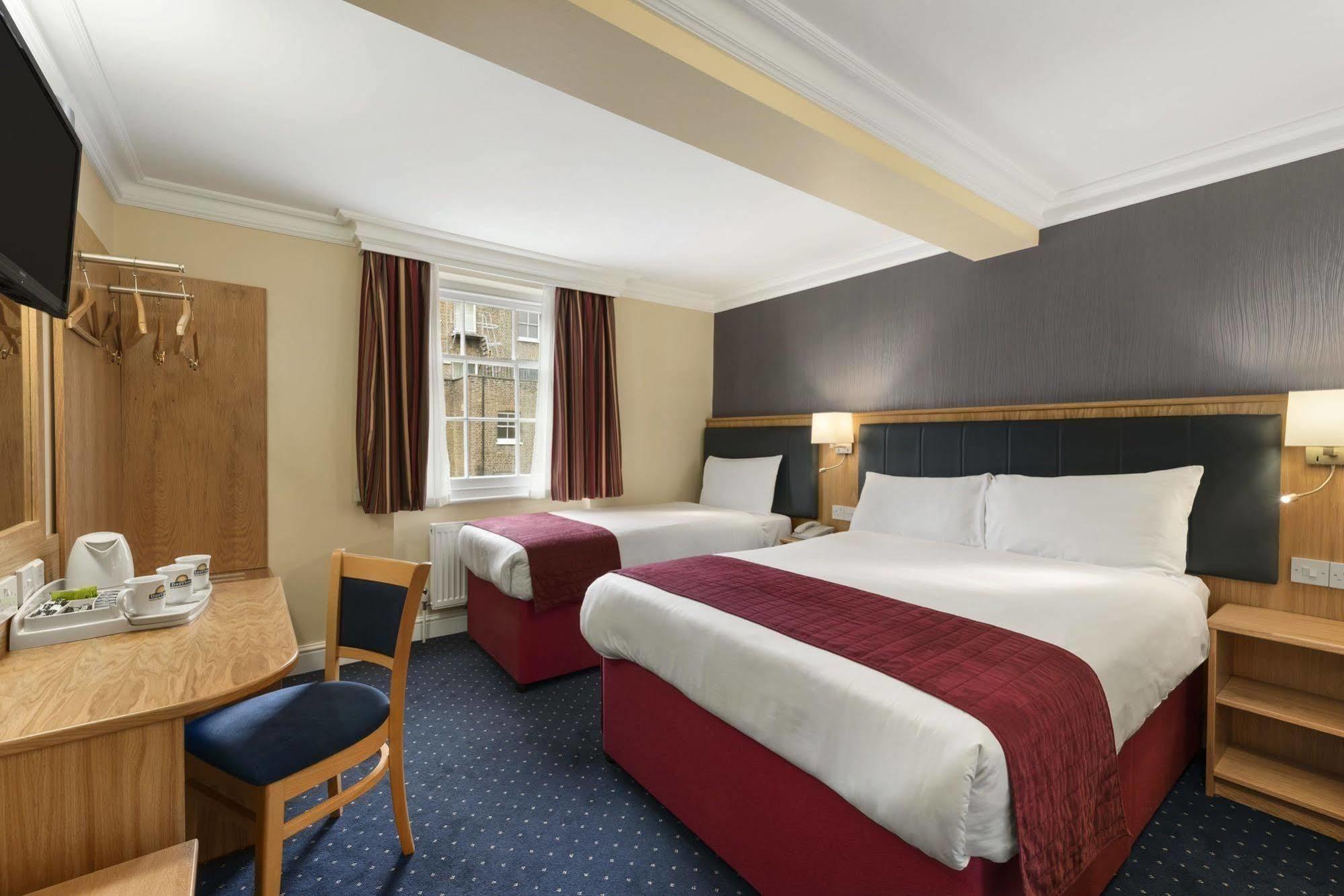 Hotel Days Hyde Park 3*