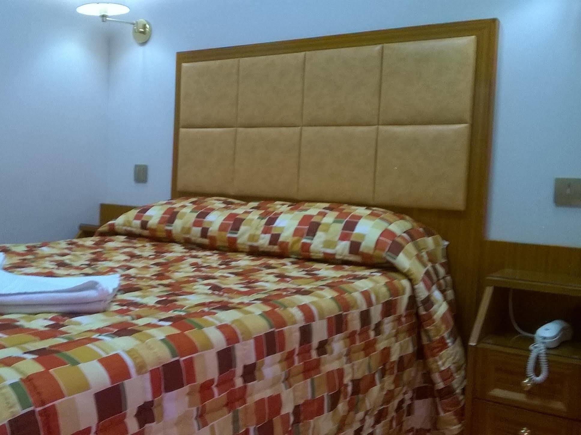 Leigham Court Hotel 2*