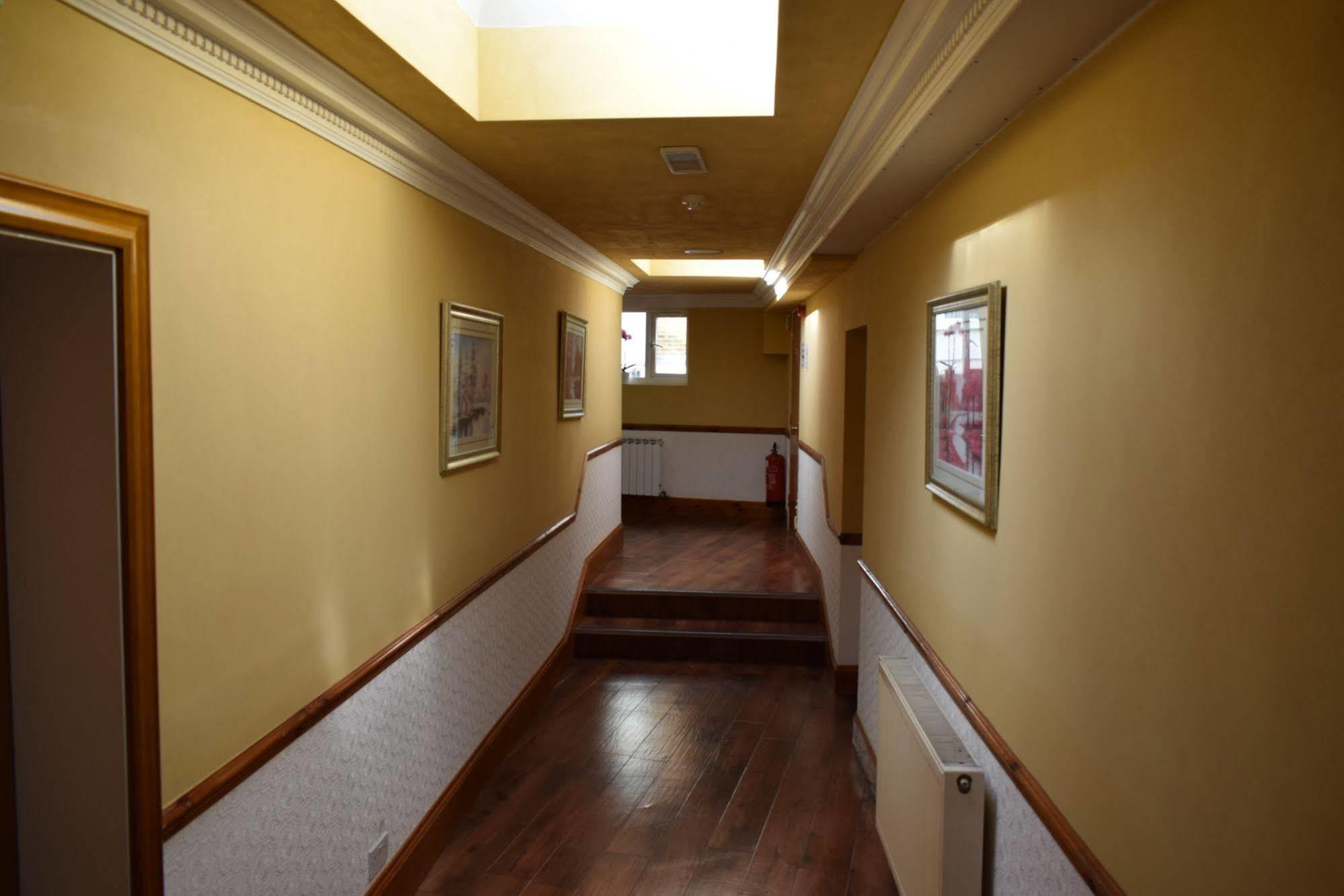 Leigham Court 2*