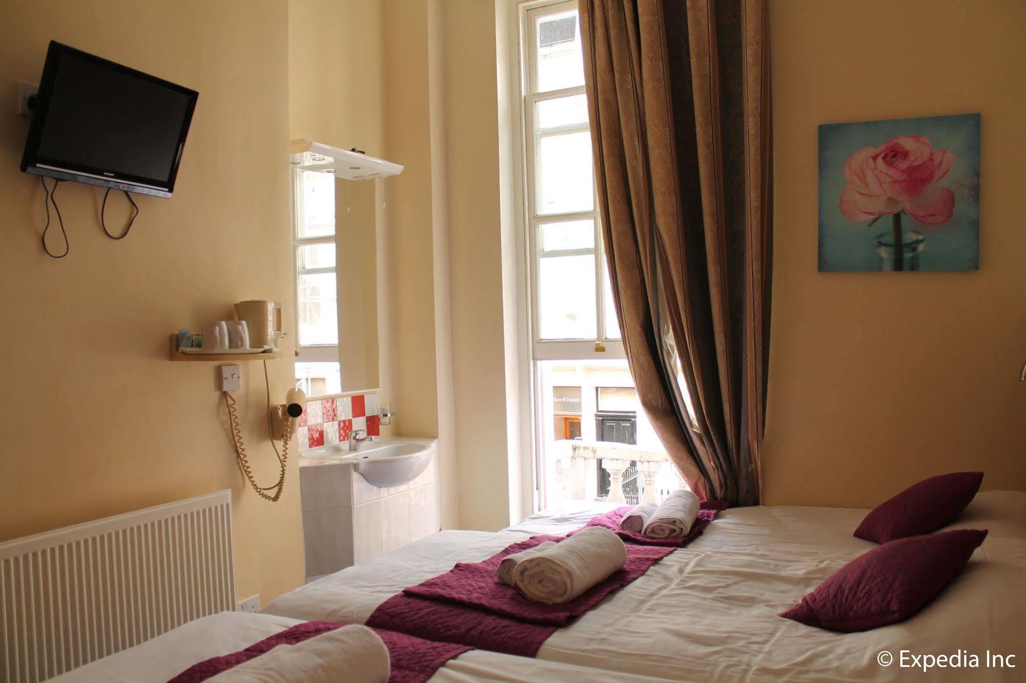 Hotel Oyo Bakers 3*