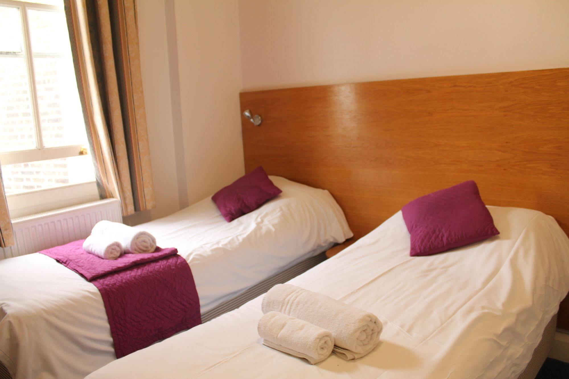 Oyo Bakers Hotel 3*