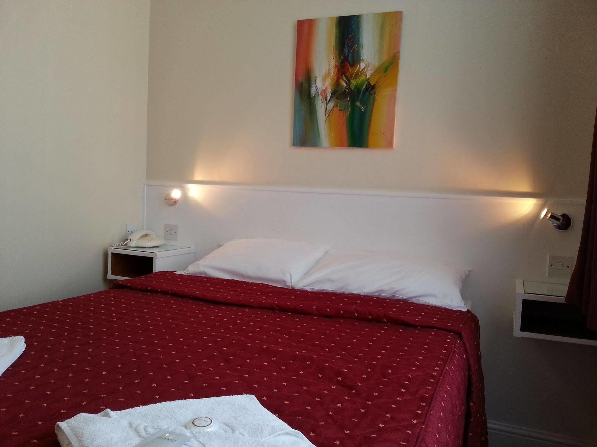 Melbourne House Hotel