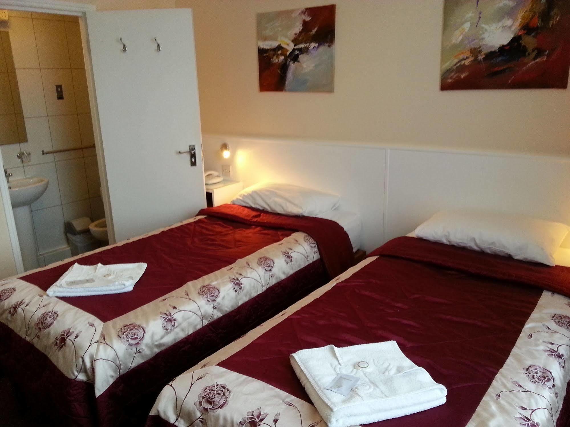Melbourne House Hotel 3*