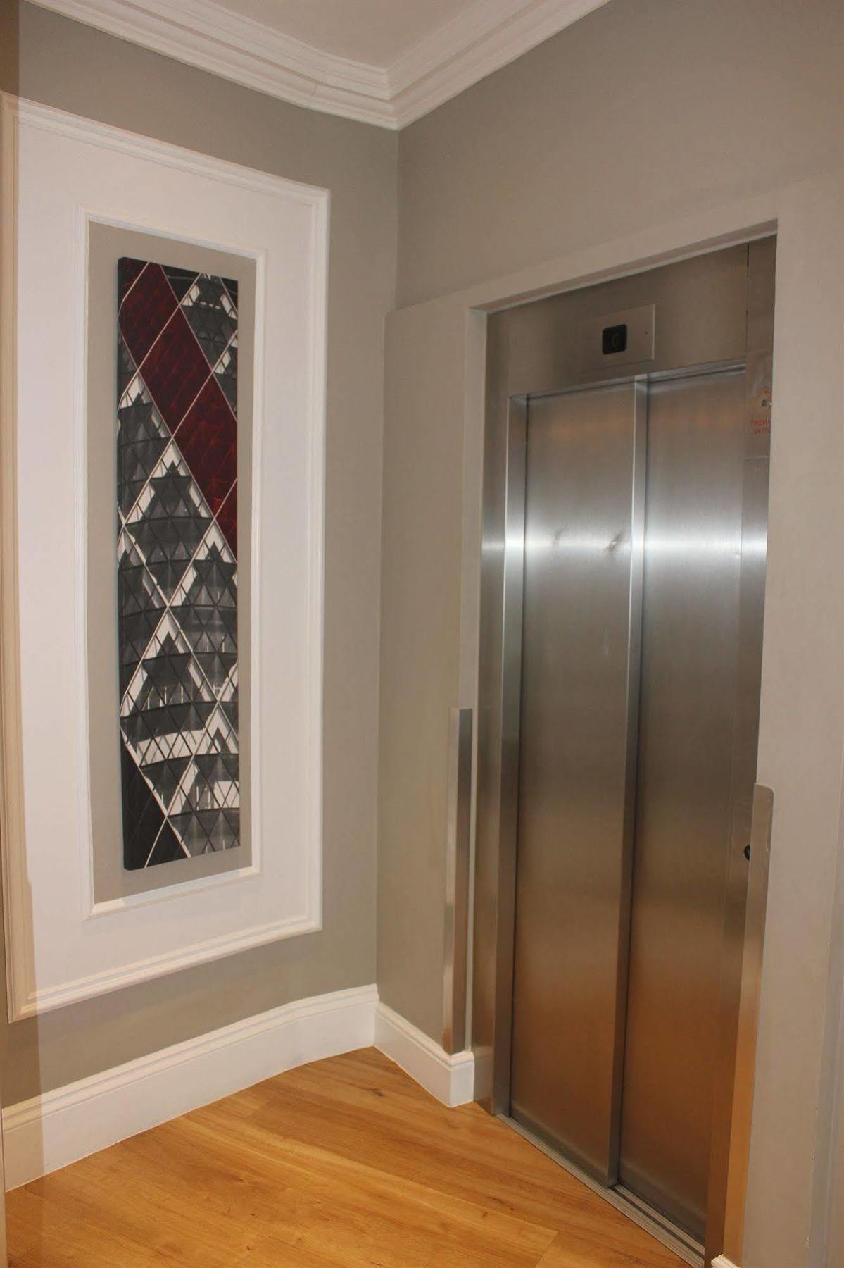 Hotel Comfort - Westminster 3*