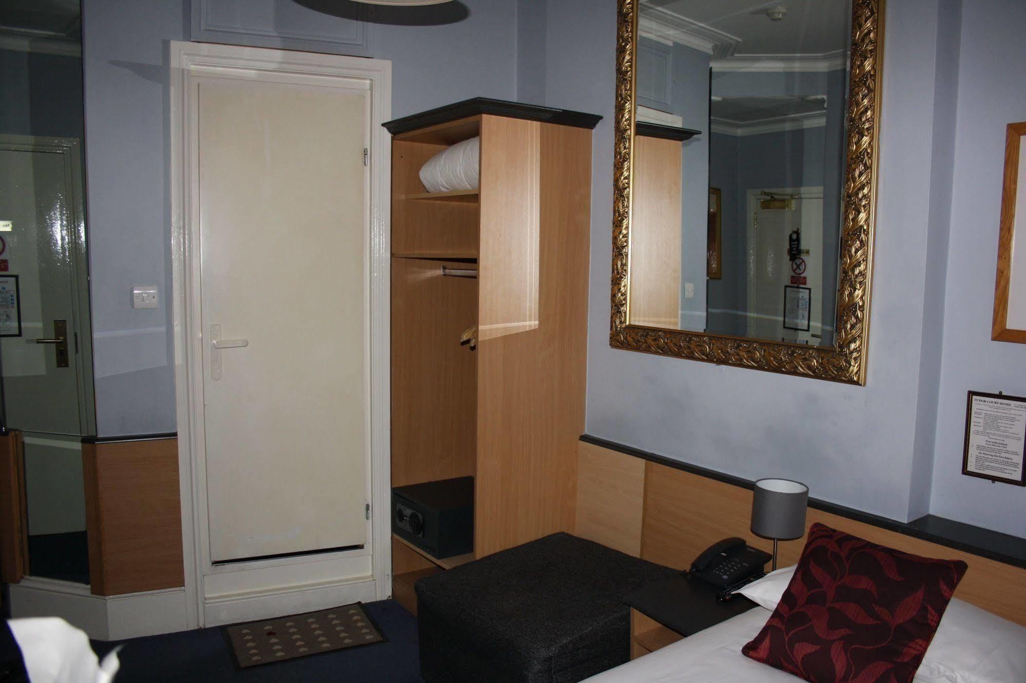 Hotel Tudor Court London