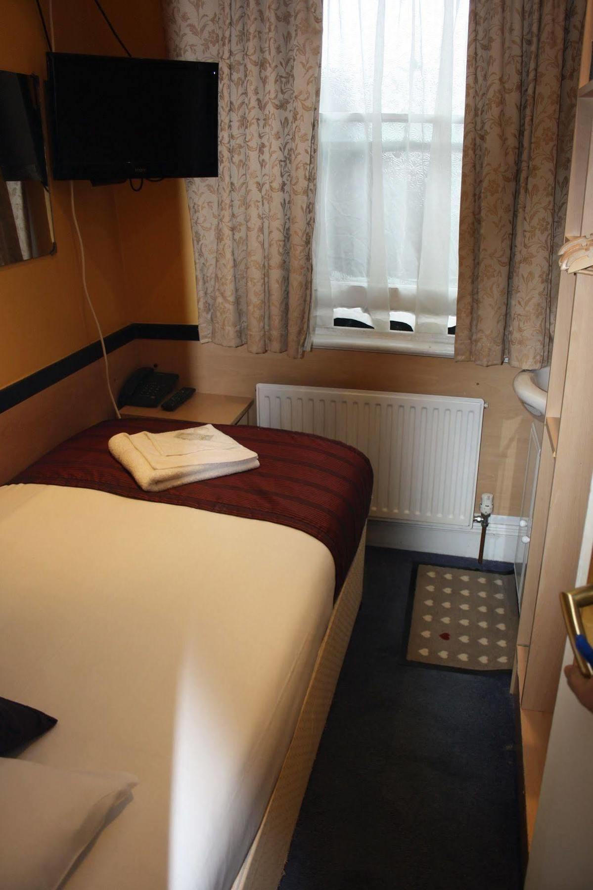 Hotel Tudor Court 3*