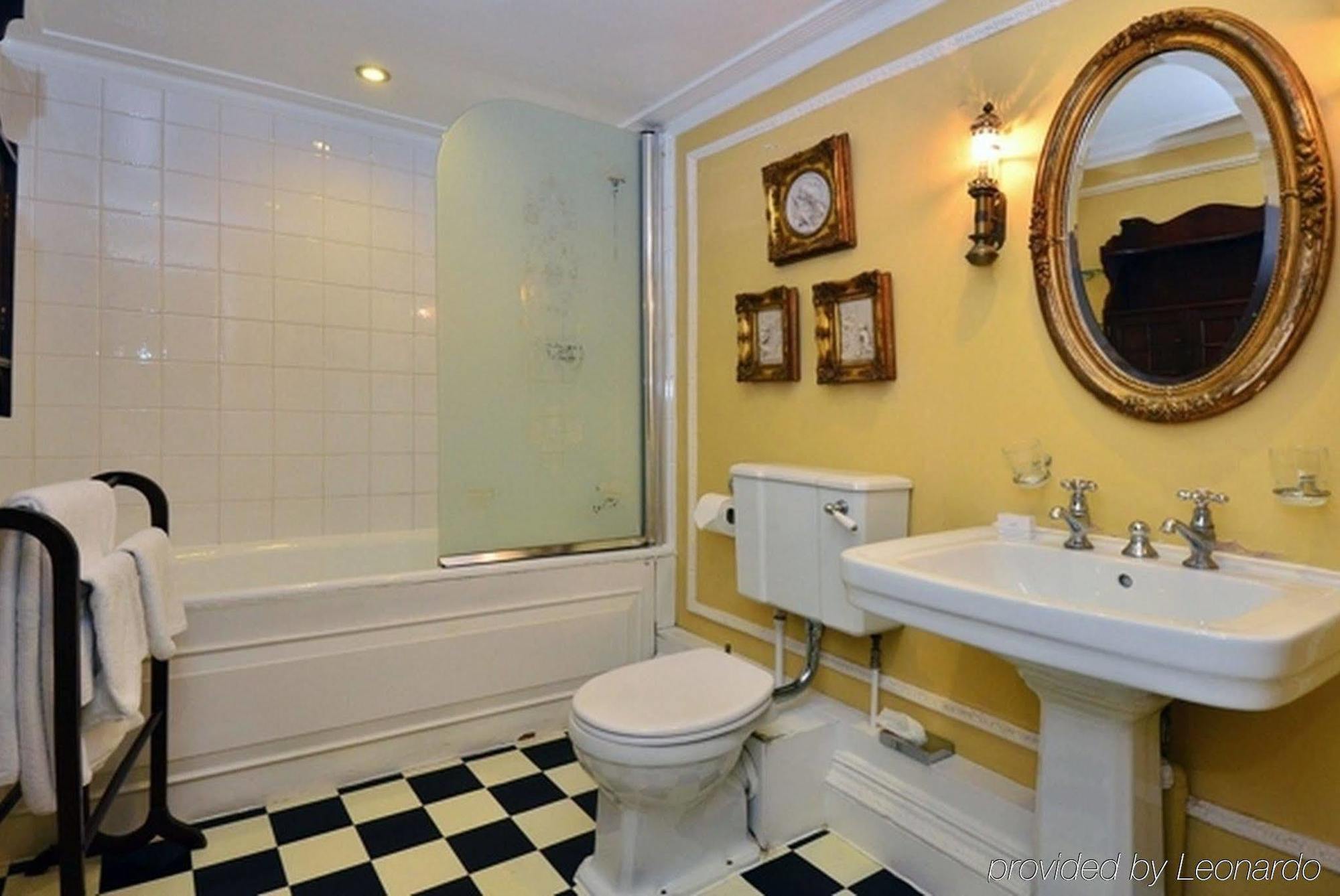 Commodore Hotel 3*