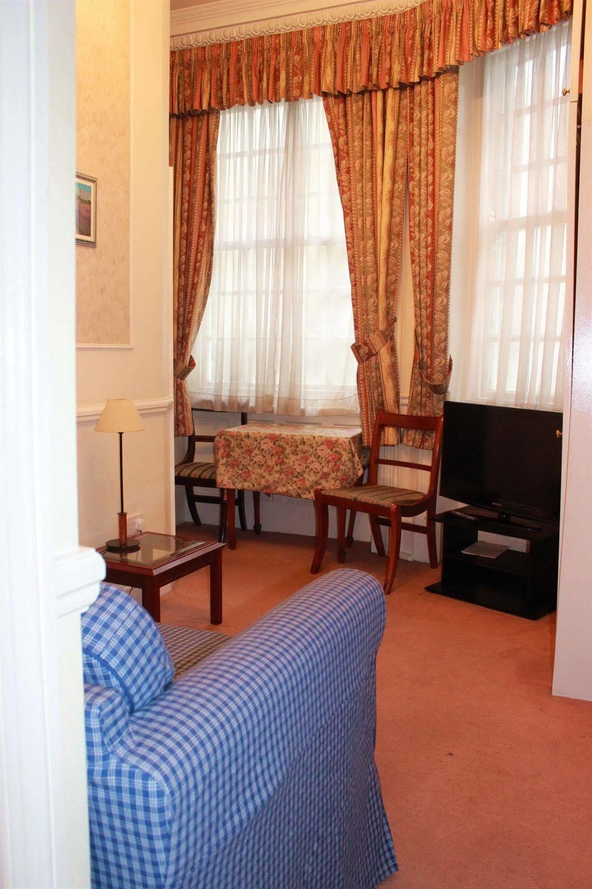 Aparthotel Kensingtoncourt 3*