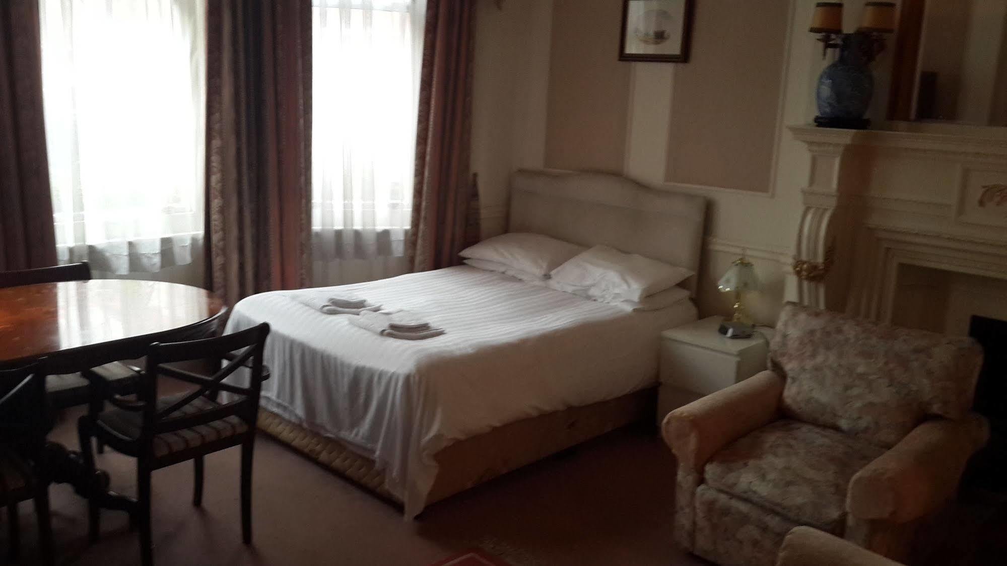 Kensingtoncourt Aparthotel 3*