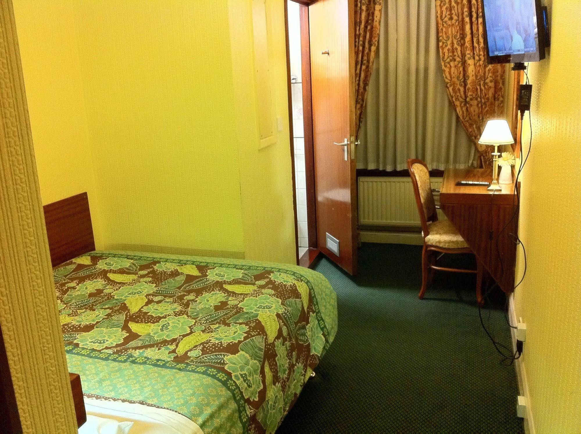 Visitors Aparthotel London
