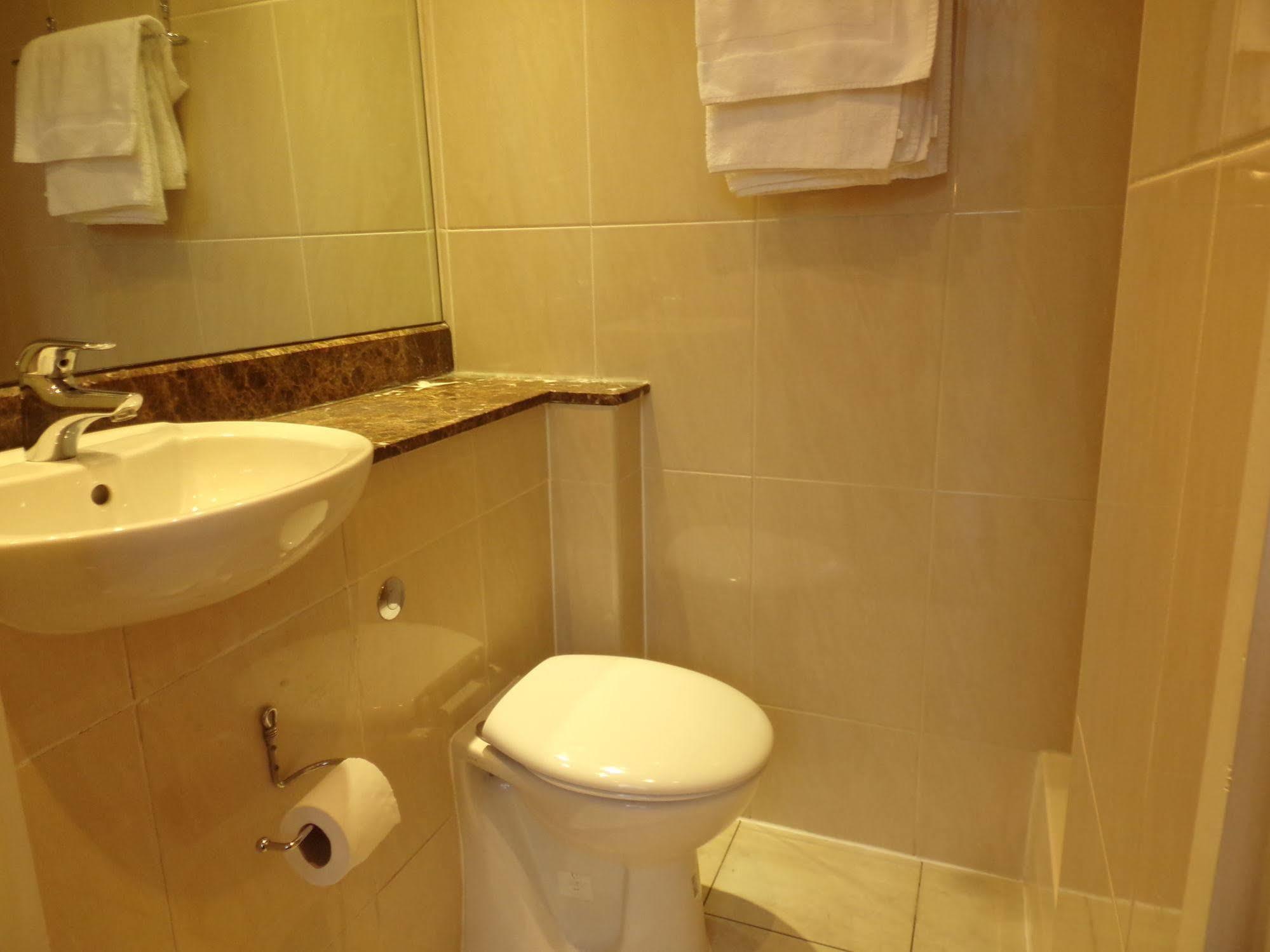 Wedgewood Hotel 2*