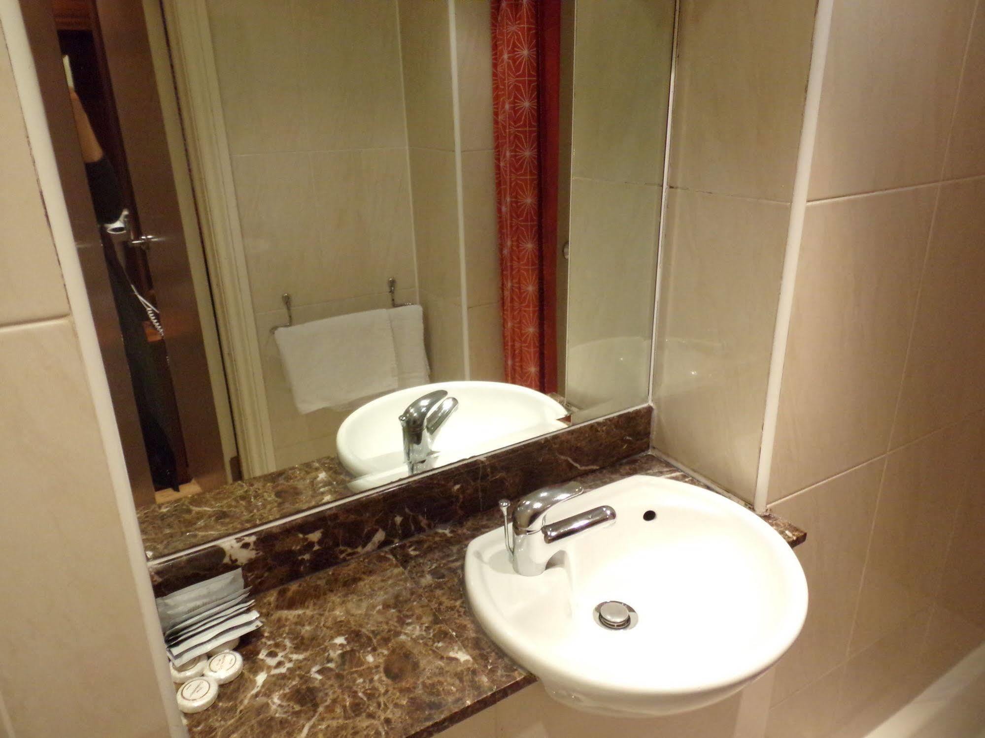 Wedgewood Hotel 2*