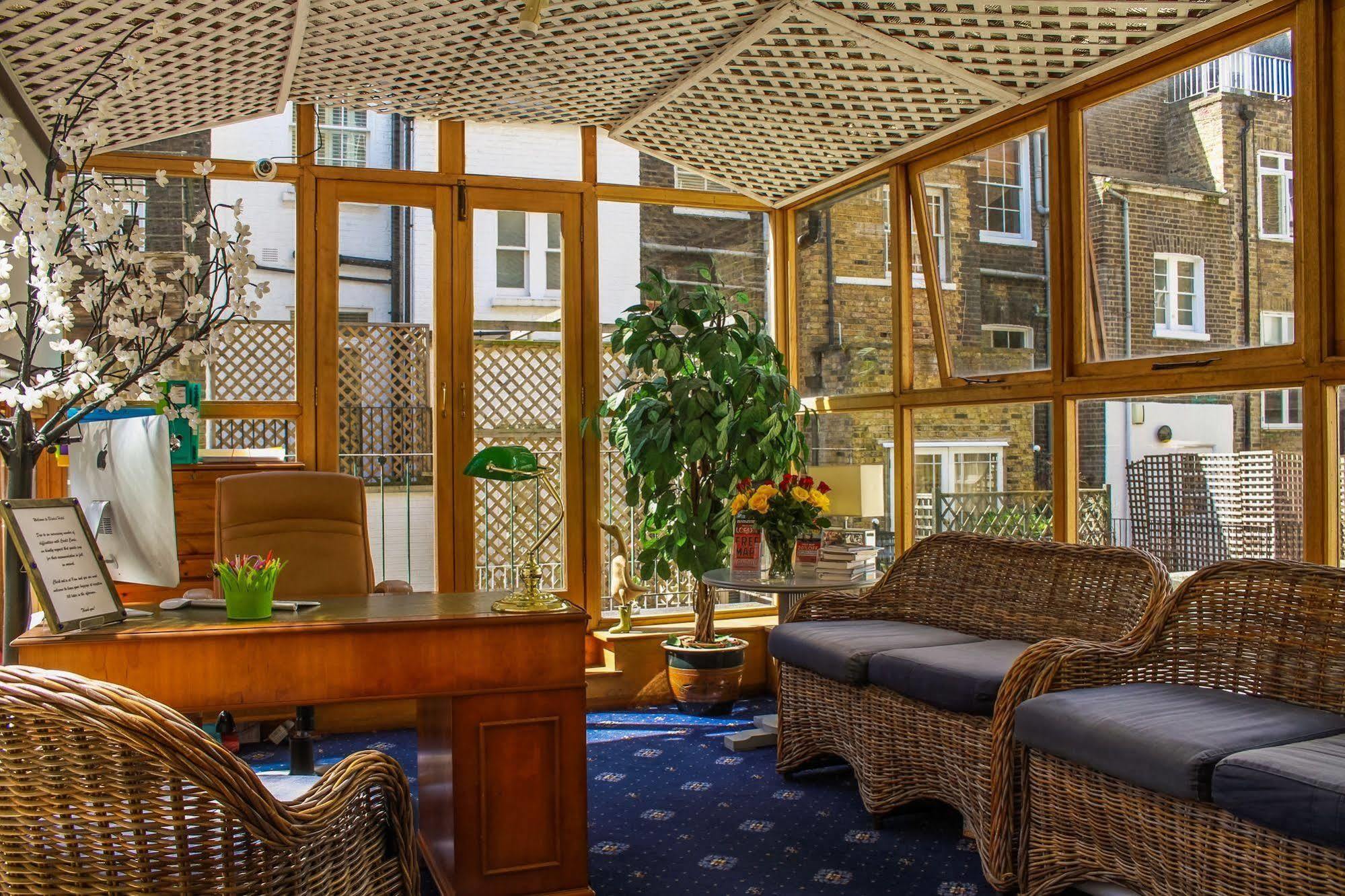 Blades Hotel