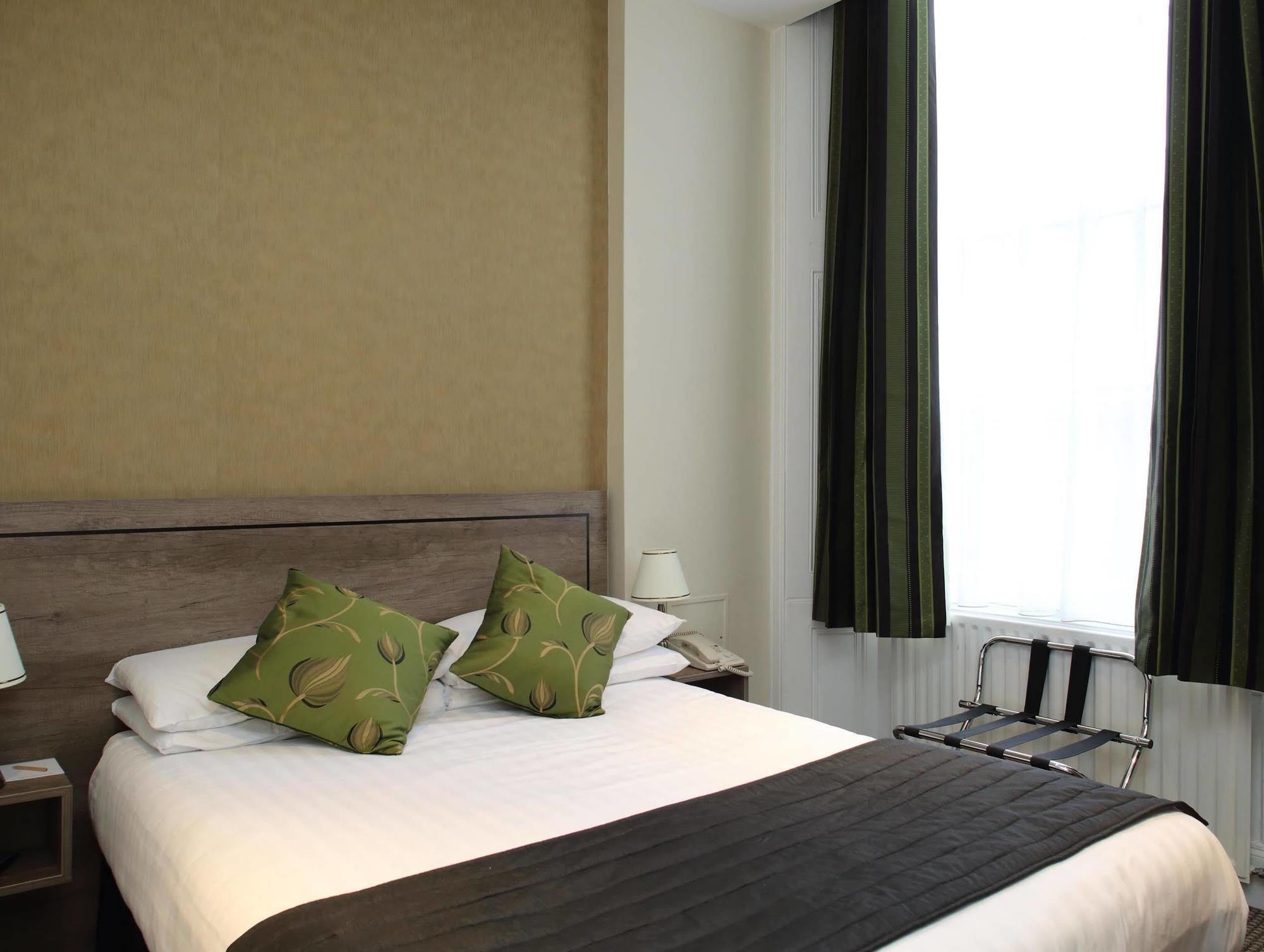Kensington Gardens Hotel 2*