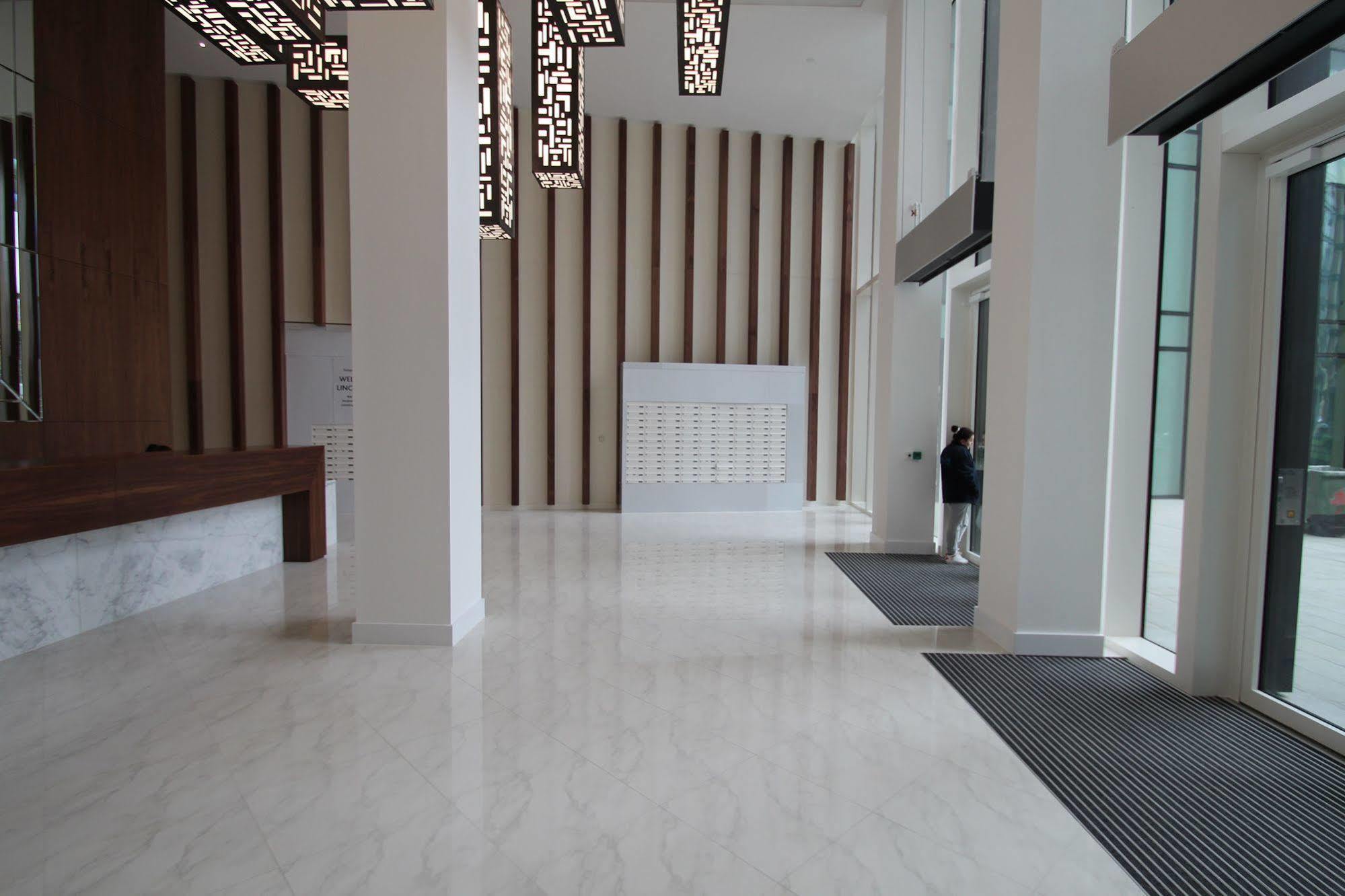 Protem Lincoln Plaza Apartment London