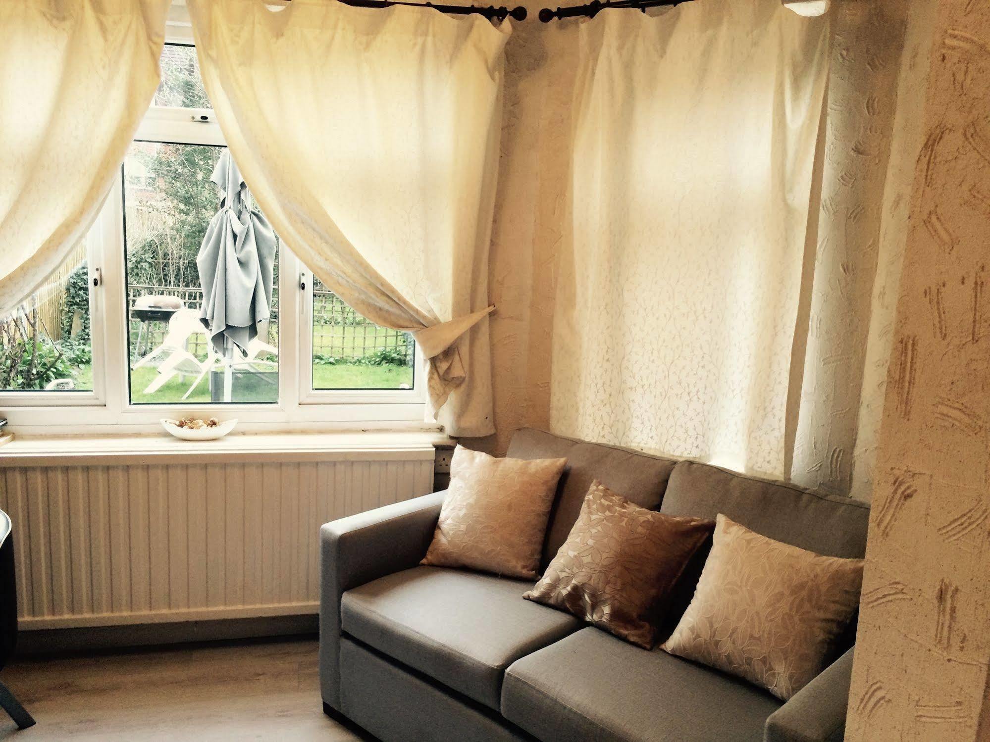 Lovely Garden Apartment In Wimbledon Town Centre With Private Parking By Wimbledon Holiday Lets * London