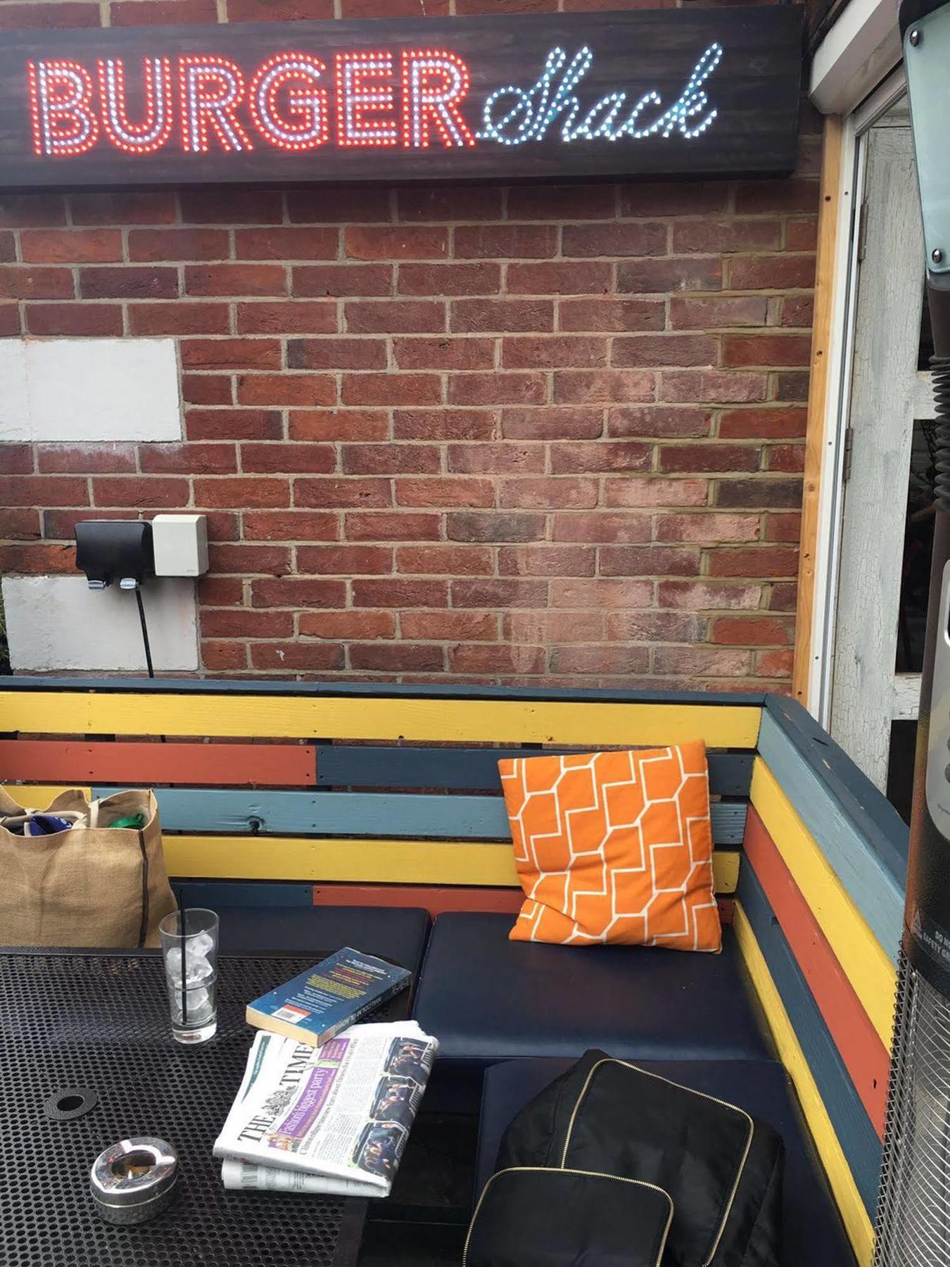 Apartment Lovely Garden Apartment In Wimbledon Town Centre With Private Parking By Wimbledon Holiday Lets London