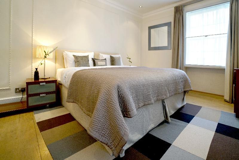 17 Hertford Street 3* London
