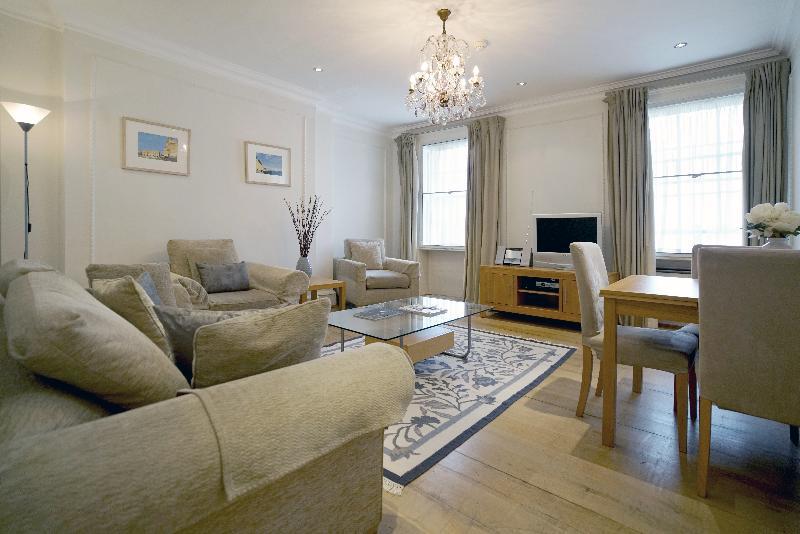 Aparthotel 17 Hertford Street 3*