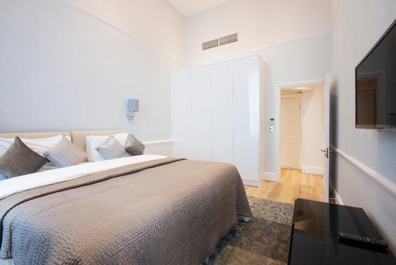 Aparthotel 17 Hertford Street London