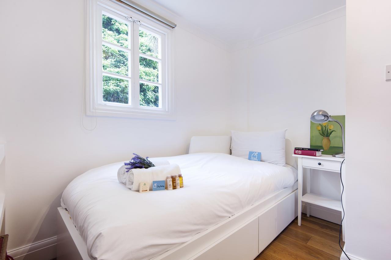 Bright Talbot Road Apartment