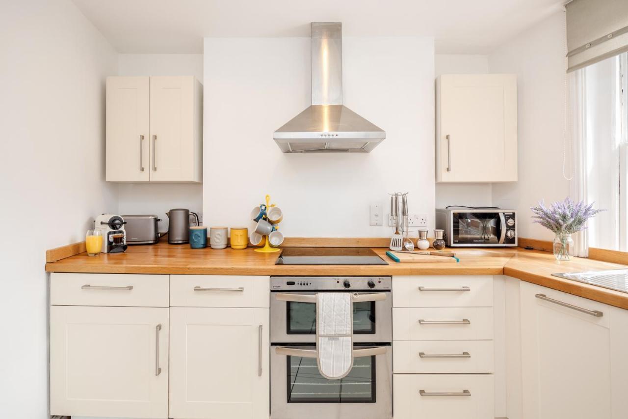 Great Mayfair Apartment,sleeps 6 * London