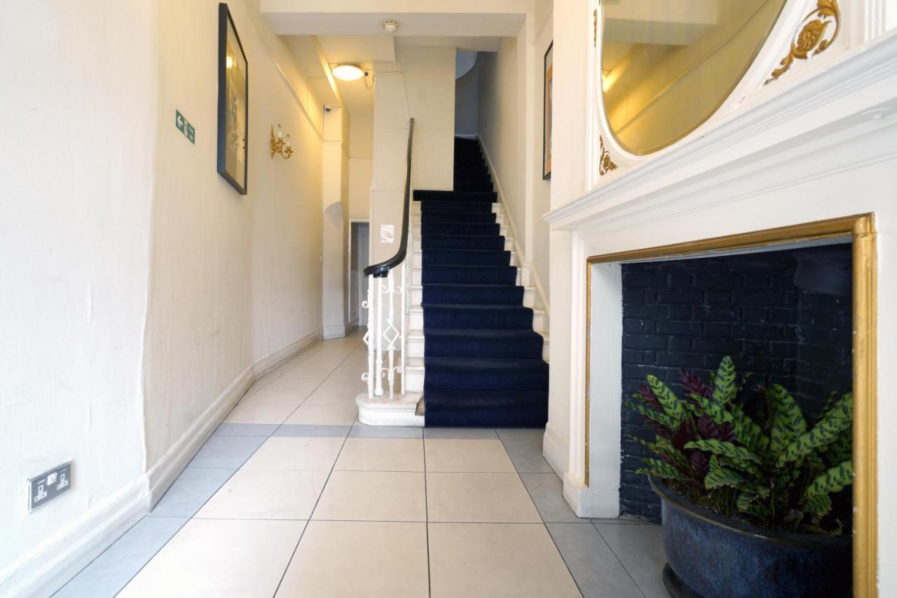 17 Hertford Street Apartahotel