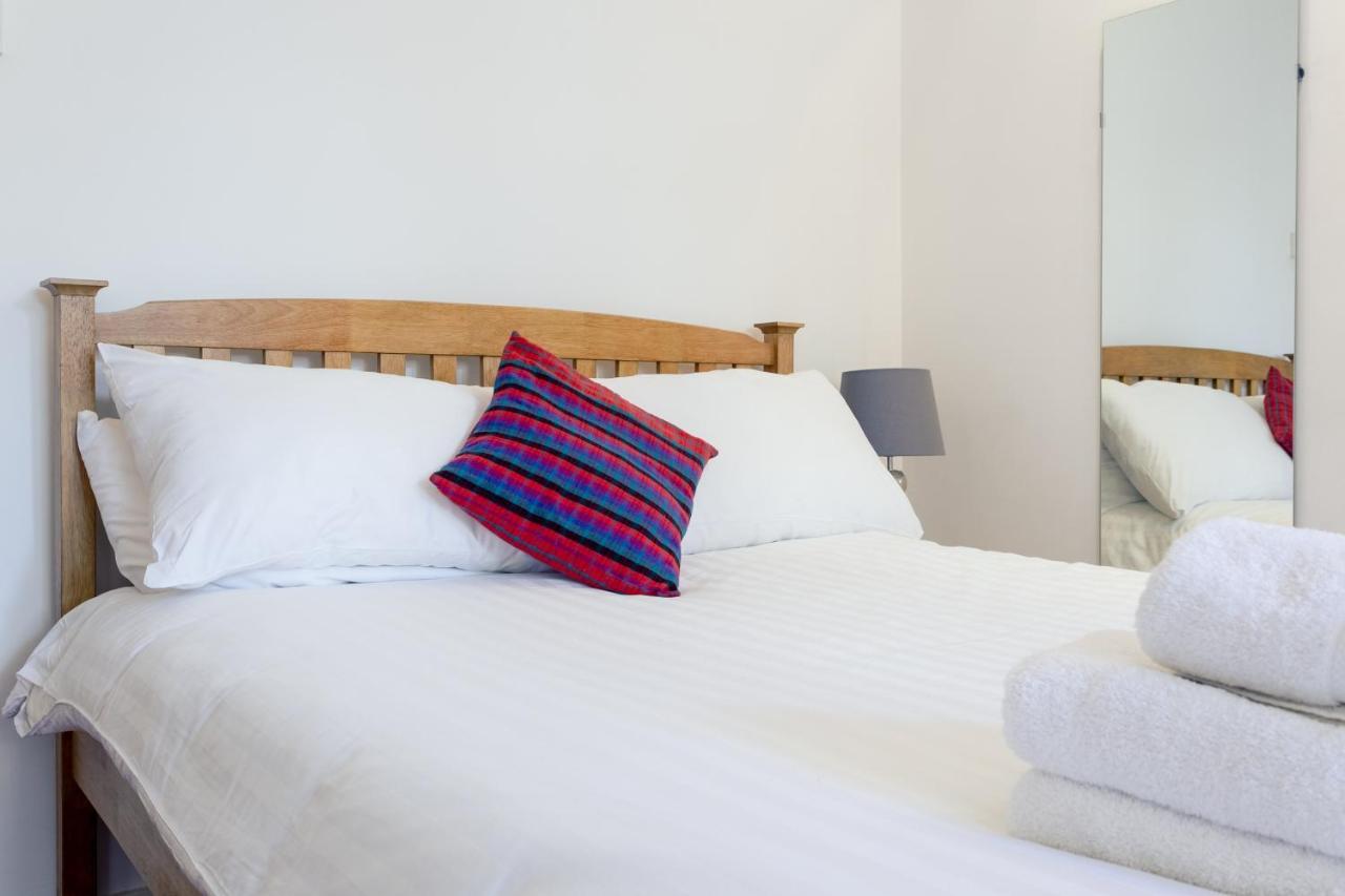 Fantastic And Bright 1 Bedroom Garden Flat