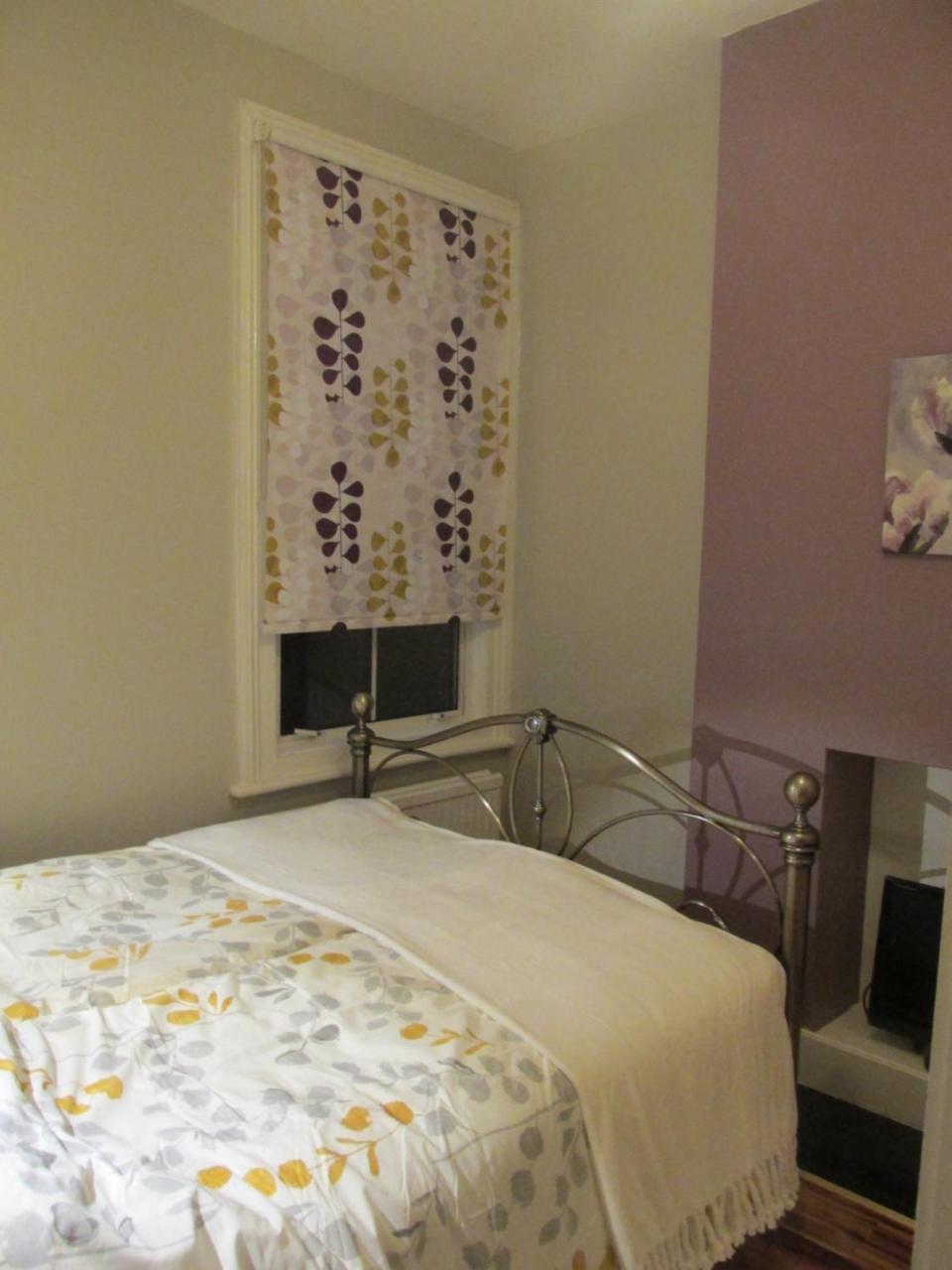 The Quiet & Cosy Fulham Reach Crib
