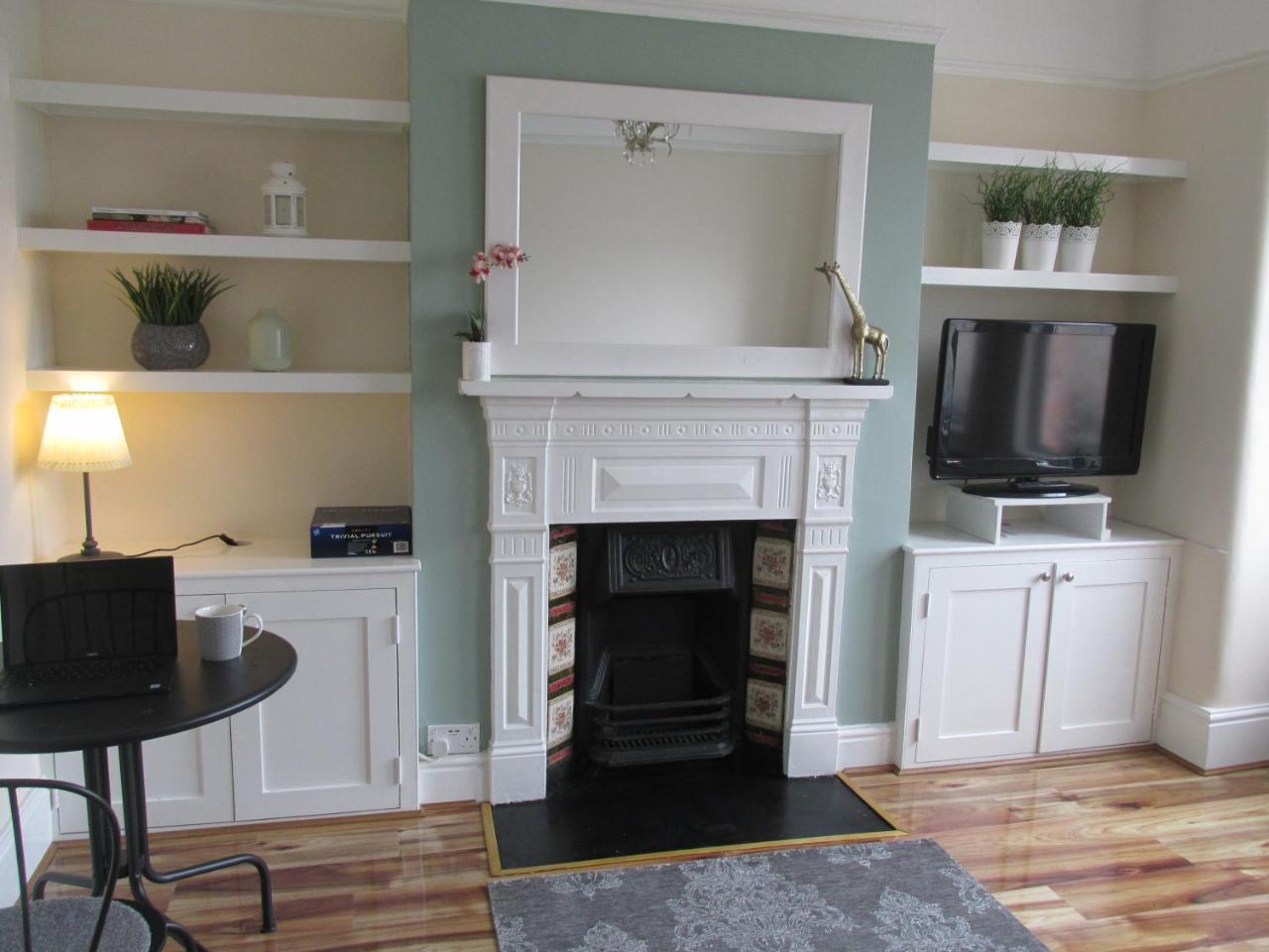 The Quiet & Cosy Fulham Reach Crib Apartment *