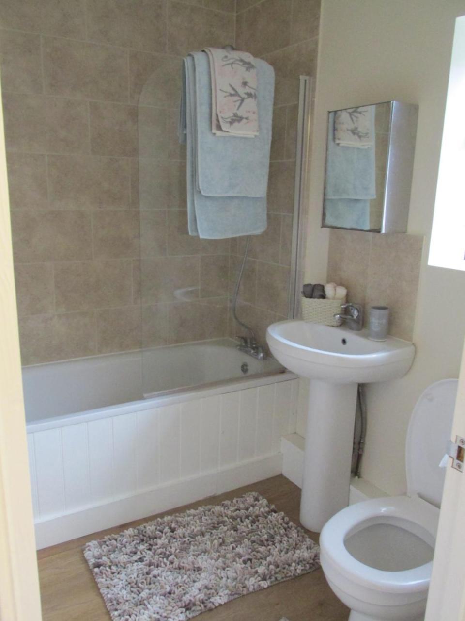 The Quiet & Cosy Fulham Reach Crib * London