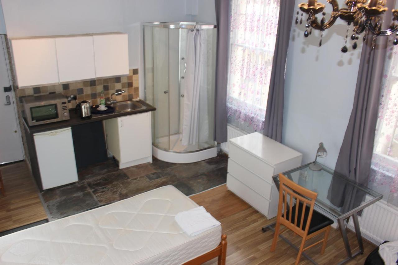 Apartment Regents Court