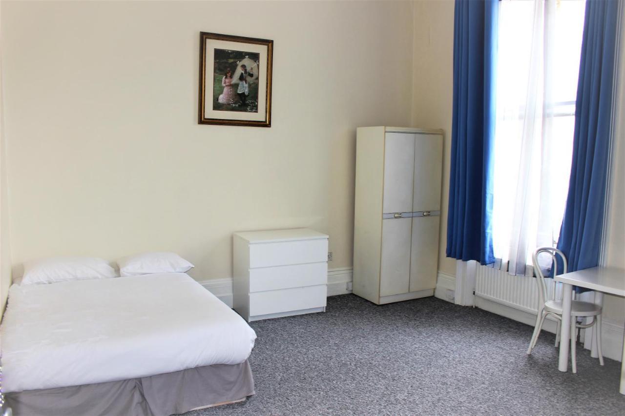 Apartment Regents Court